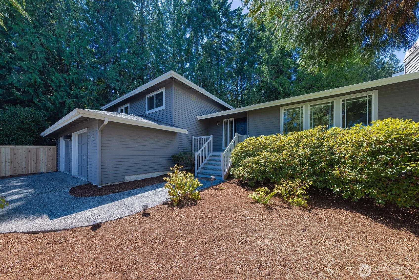 Property photo for 4025 W Lake Sammamish Pkwy Se, Bellevue photo 5