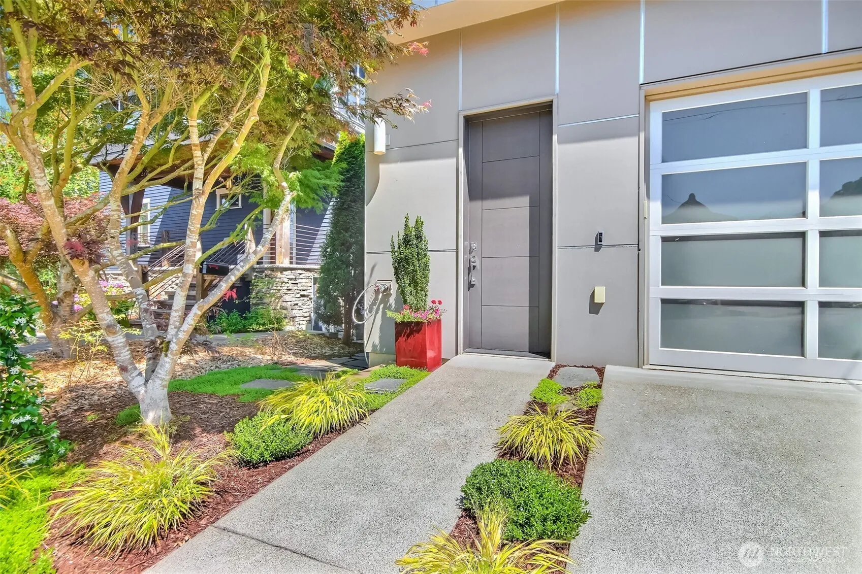 Property photo for 2304 Walnut Avenue Sw, Seattle photo 3