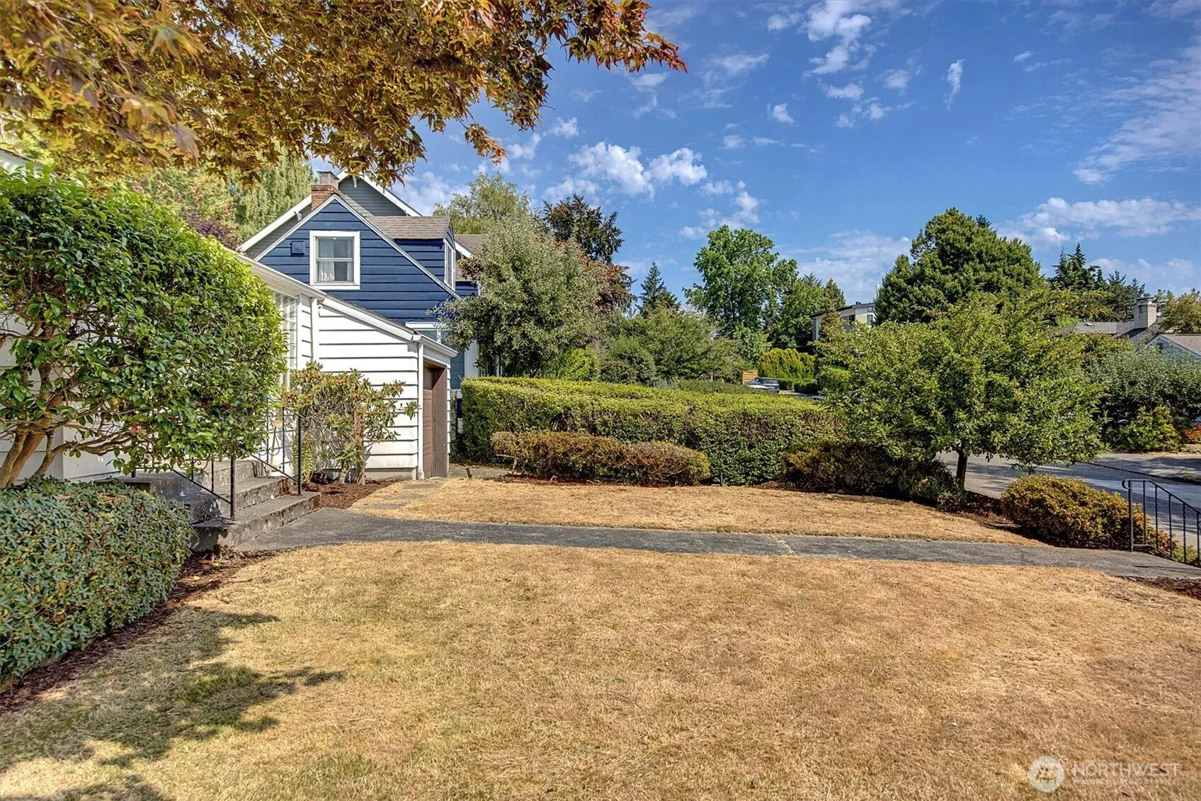Property photo for 6527 54th Avenue Ne, Seattle photo 2