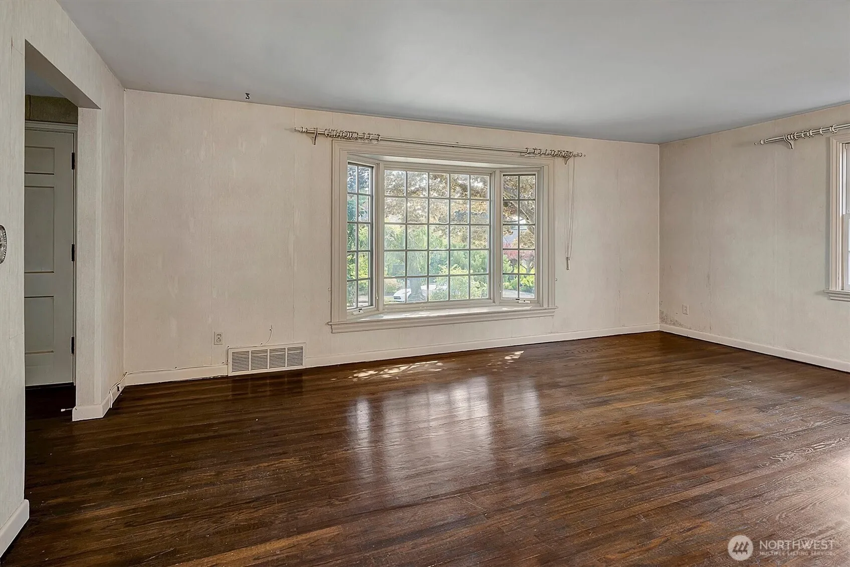 Property photo for 6527 54th Avenue Ne, Seattle photo 4