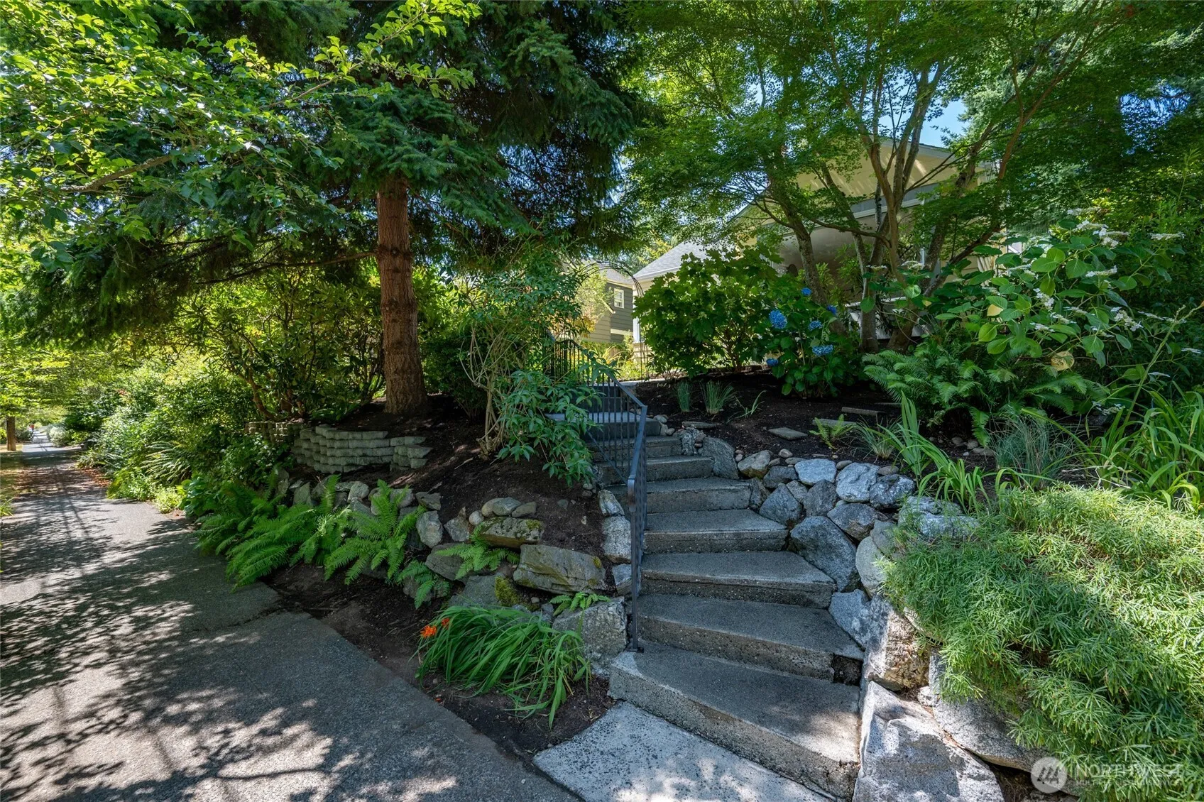 Property photo for 6221 36th Avenue Ne, Seattle photo 3