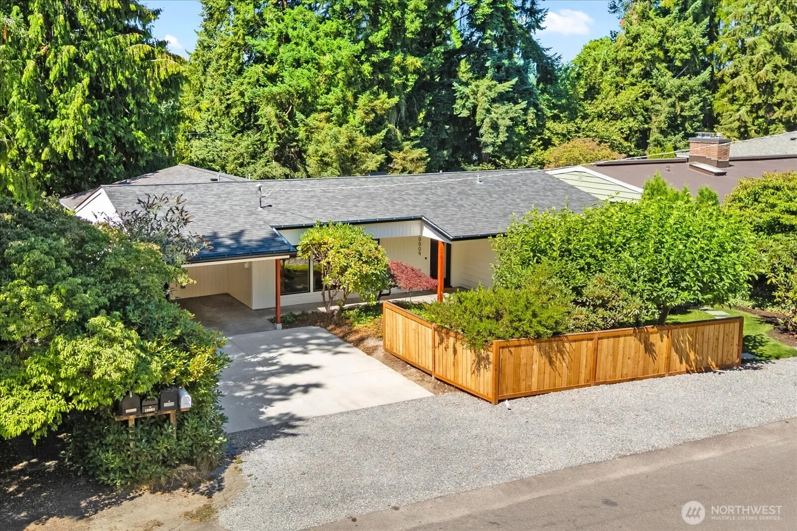 Property photo for 10009 46th Avenue Ne, Seattle photo 3