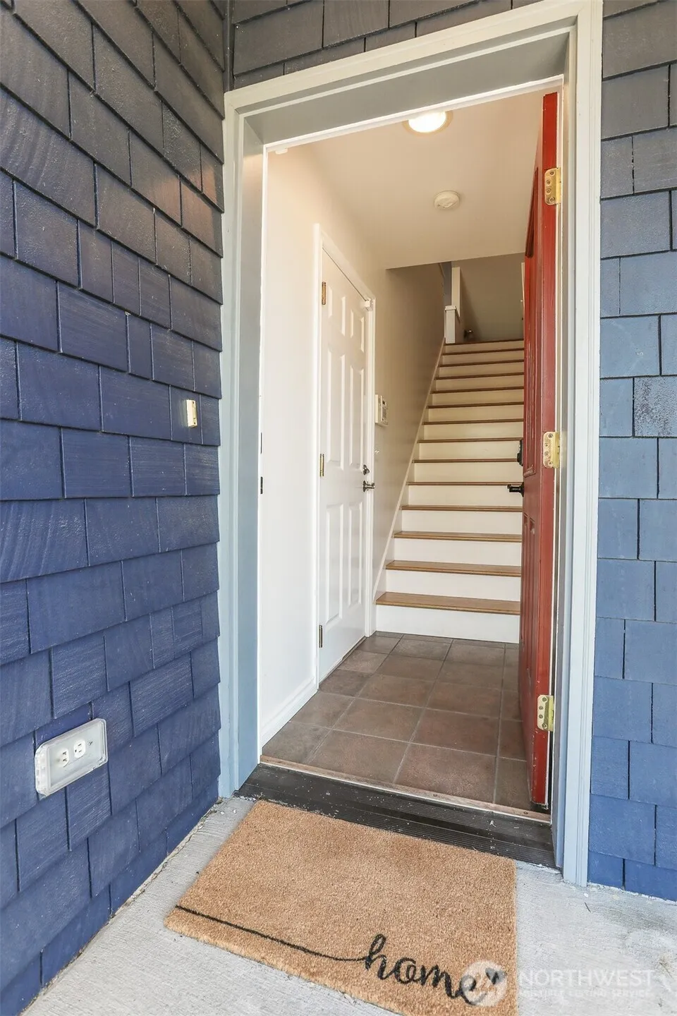 Property photo for 4318 Phinney Avenue N #b, Seattle photo 2
