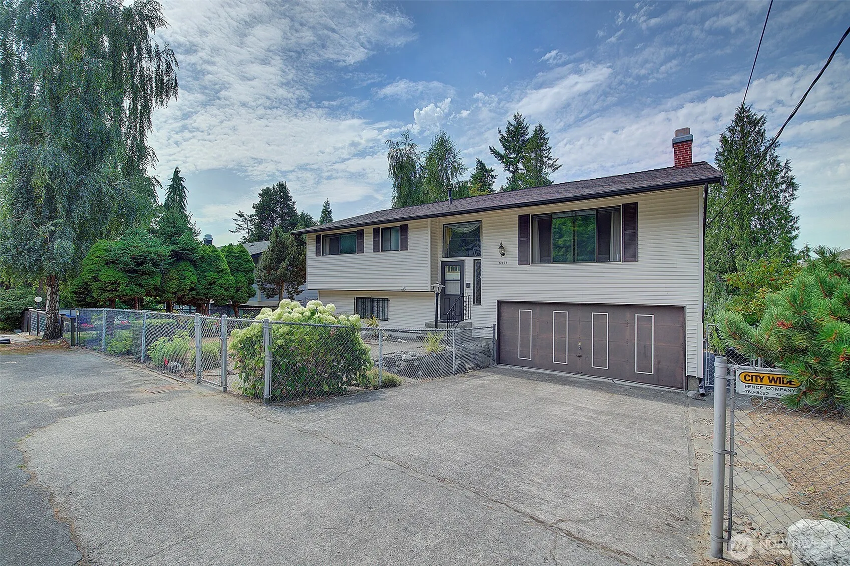 Property photo for 14039 36th Avenue Ne, Seattle photo 2