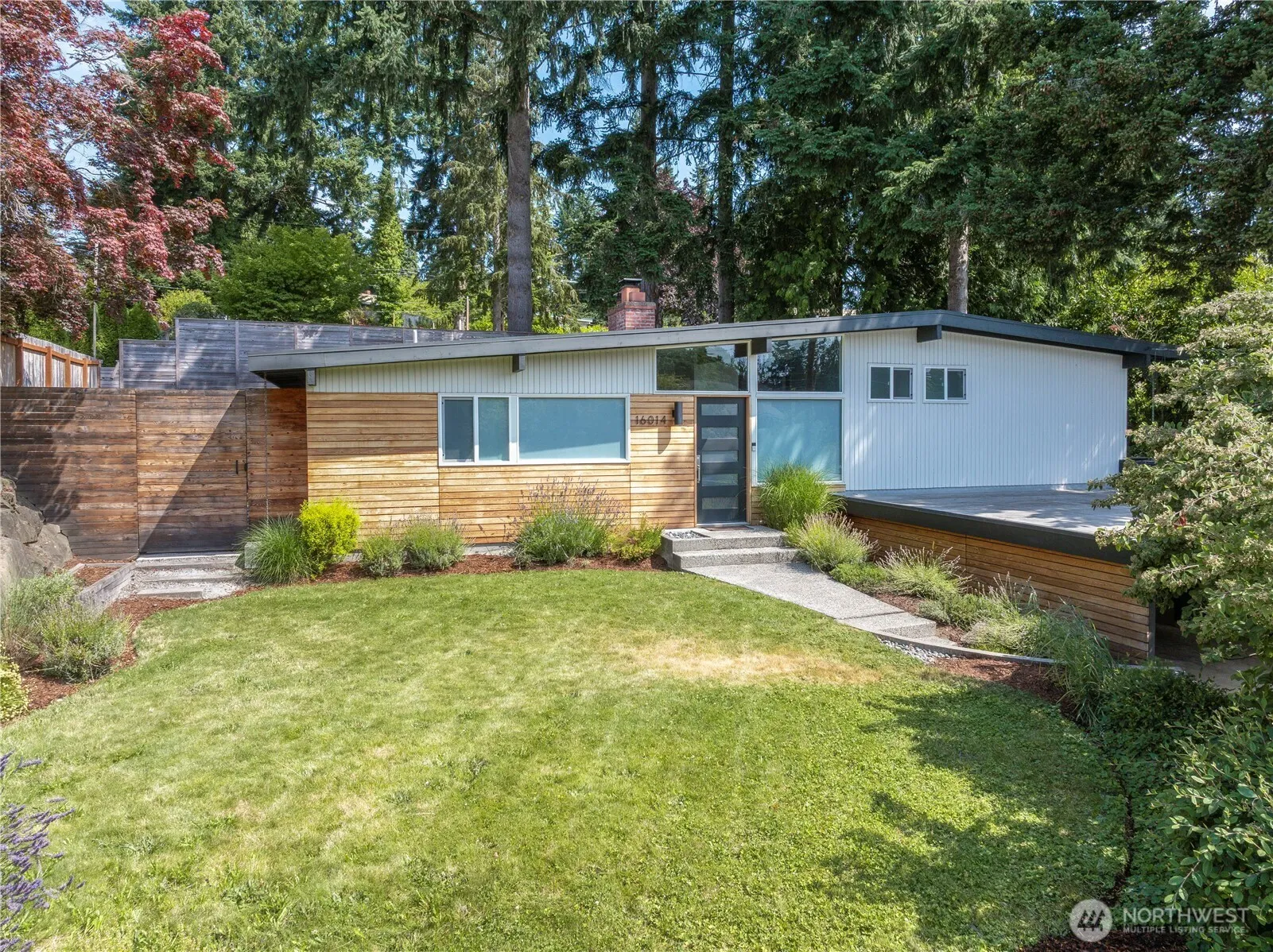 Property photo for 16014 Se 8th Street, Bellevue photo 2