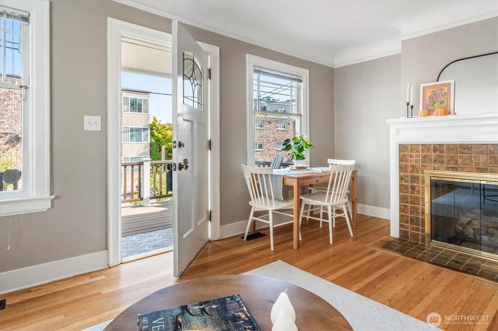 Property photo for 6806 Woodlawn Avenue Ne, Seattle photo 3