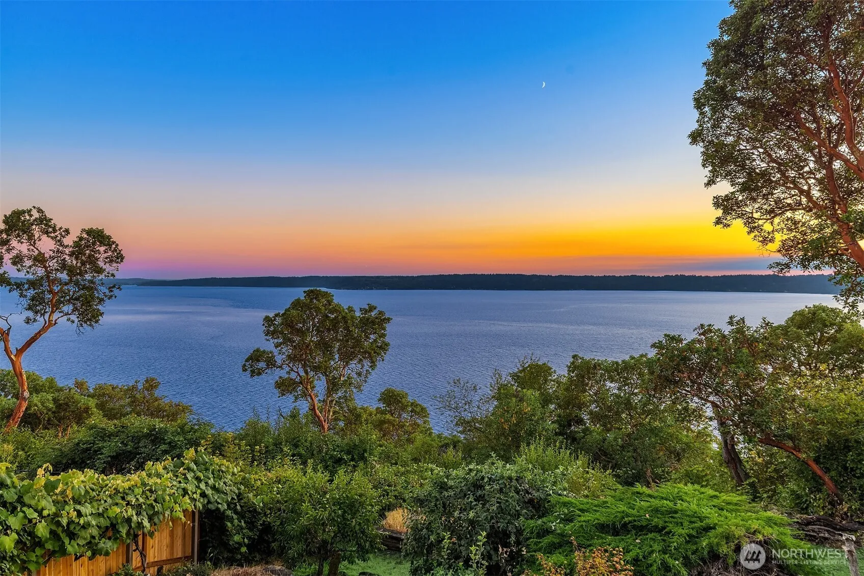 Property photo for 10647 Marine View Drive Sw, Seattle