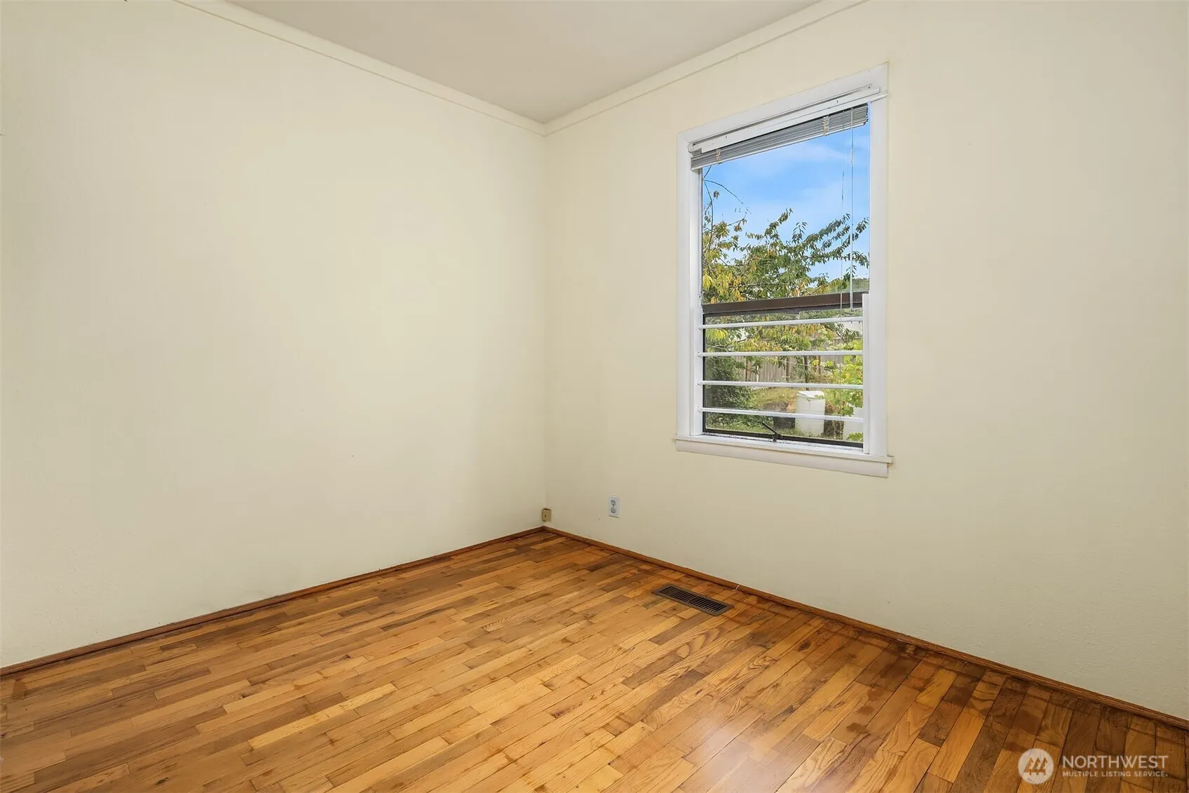 Property photo for 3039 S Dakota Street, Seattle photo 4