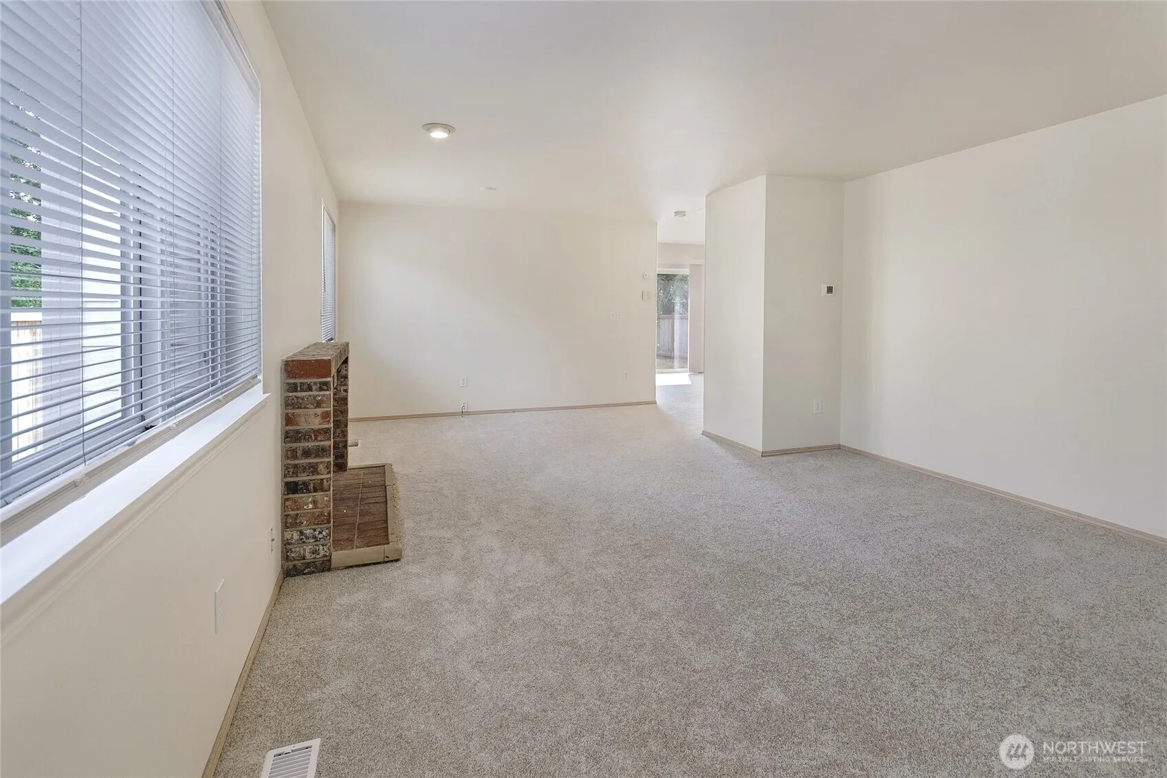 Property photo for 10901 36th Avenue Ct E, Tacoma photo 4