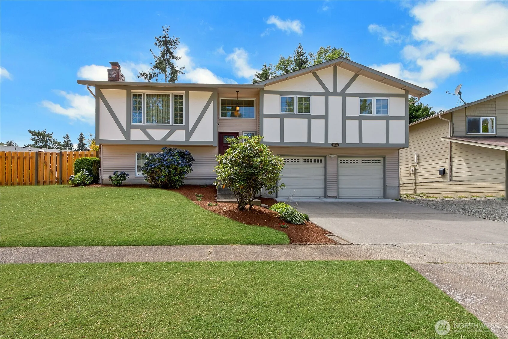 Property photo for 1605 Index Avenue Se, Renton photo 2