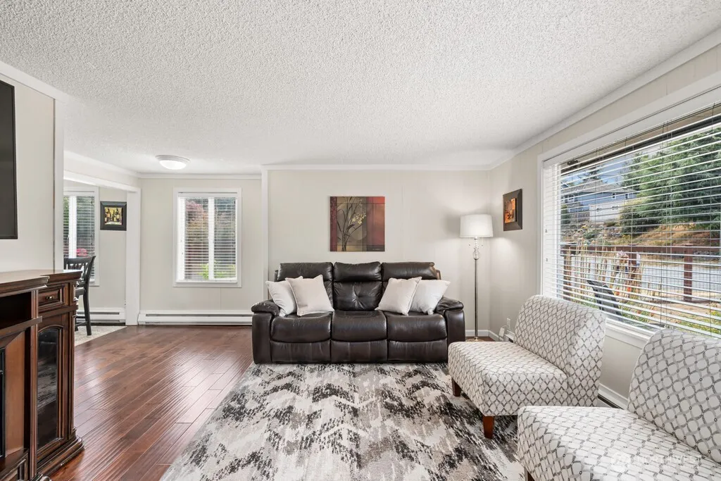Property photo for 3058 48th Avenue Sw, Seattle photo 4