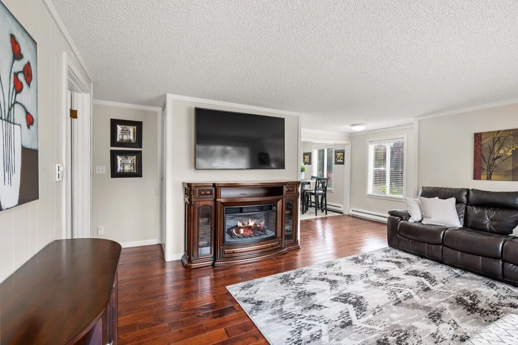 Property photo for 3058 48th Avenue Sw, Seattle photo 5