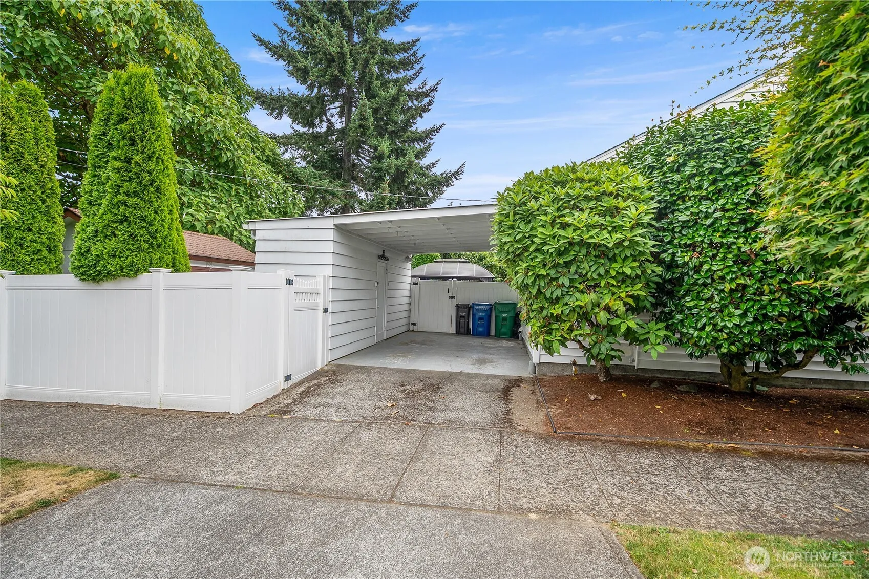 Property photo for 2658 35th Avenue W, Seattle photo 4