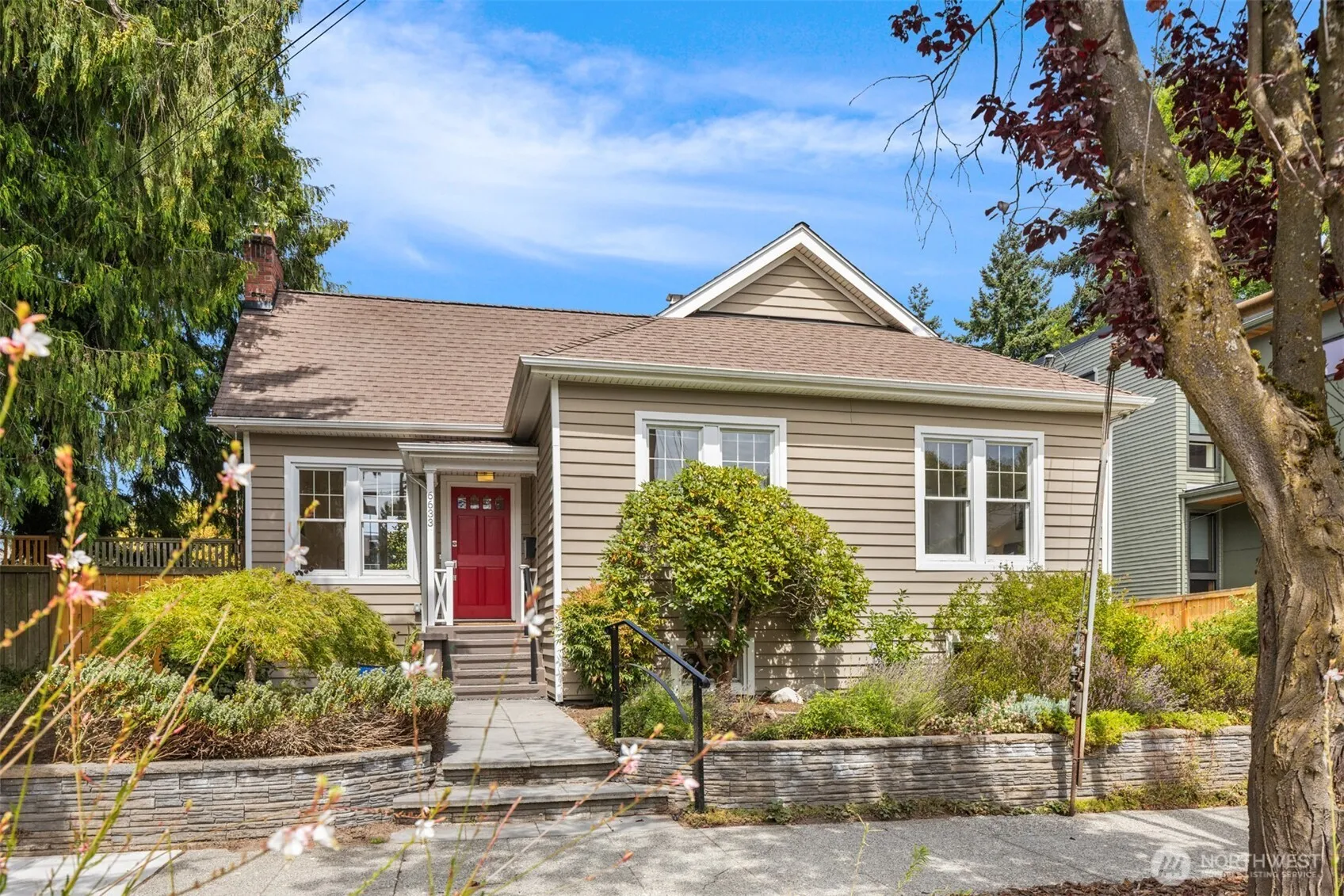 Property photo for 6633 Woodlawn Avenue N, Seattle