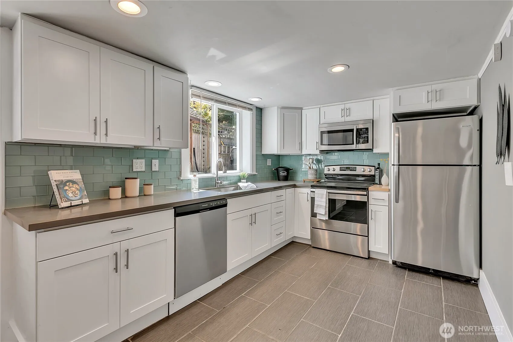 Property photo for 3829 Burke Avenue N, Seattle photo 5