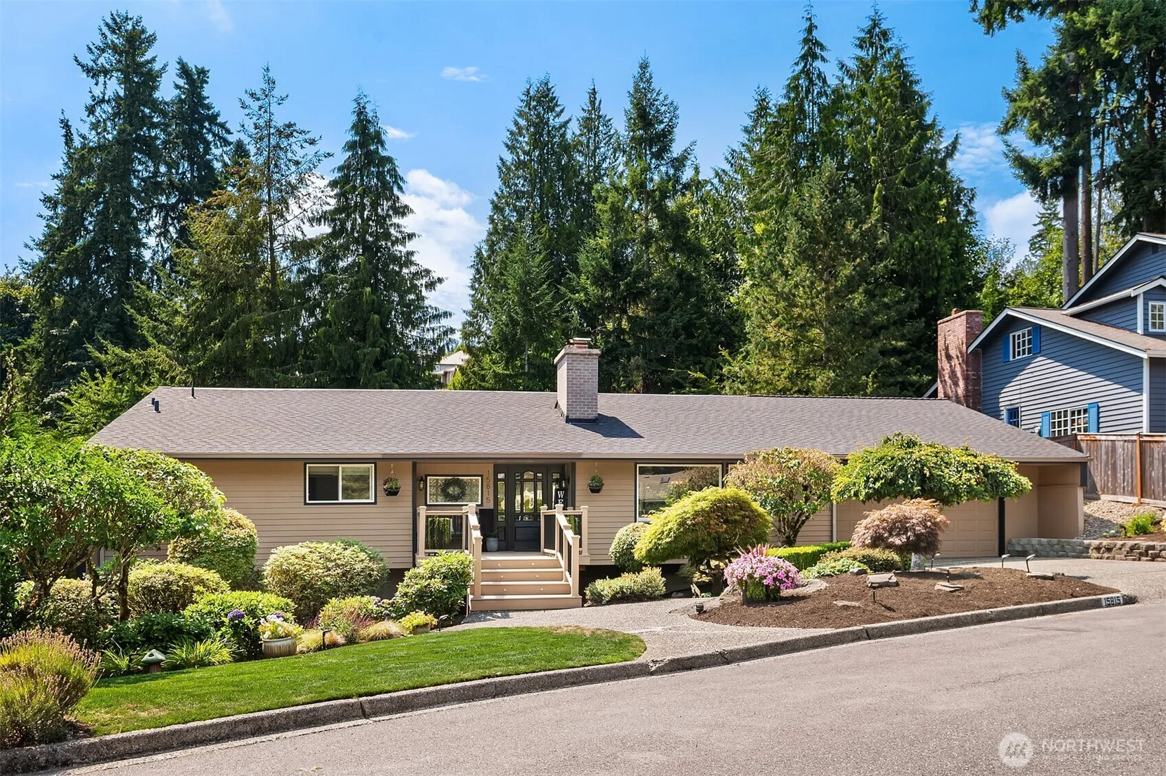 Property photo for 15815 Se 43rd Place, Bellevue photo 2