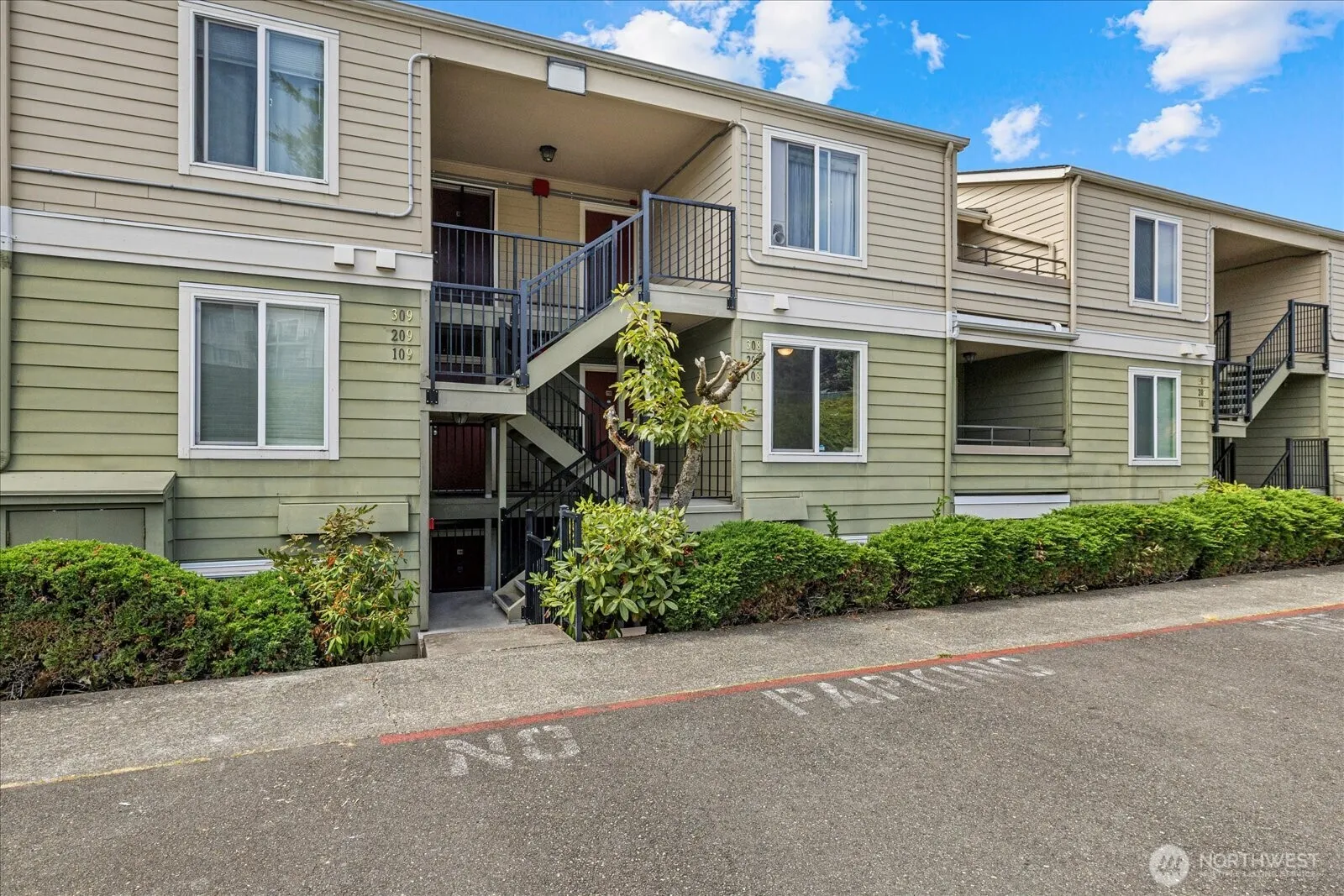 3233 Ne 12th Street #208, Renton