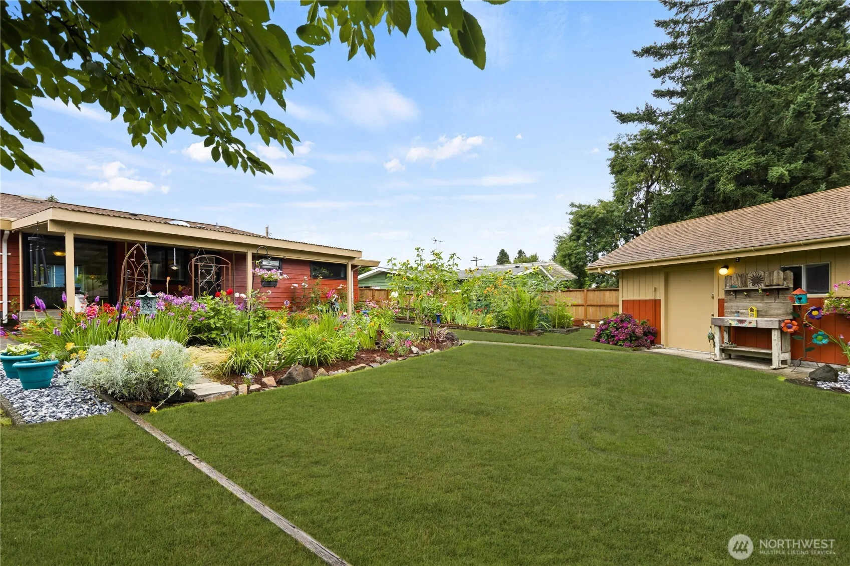 Property photo for 813 Jefferson Avenue Ne, Renton photo 3