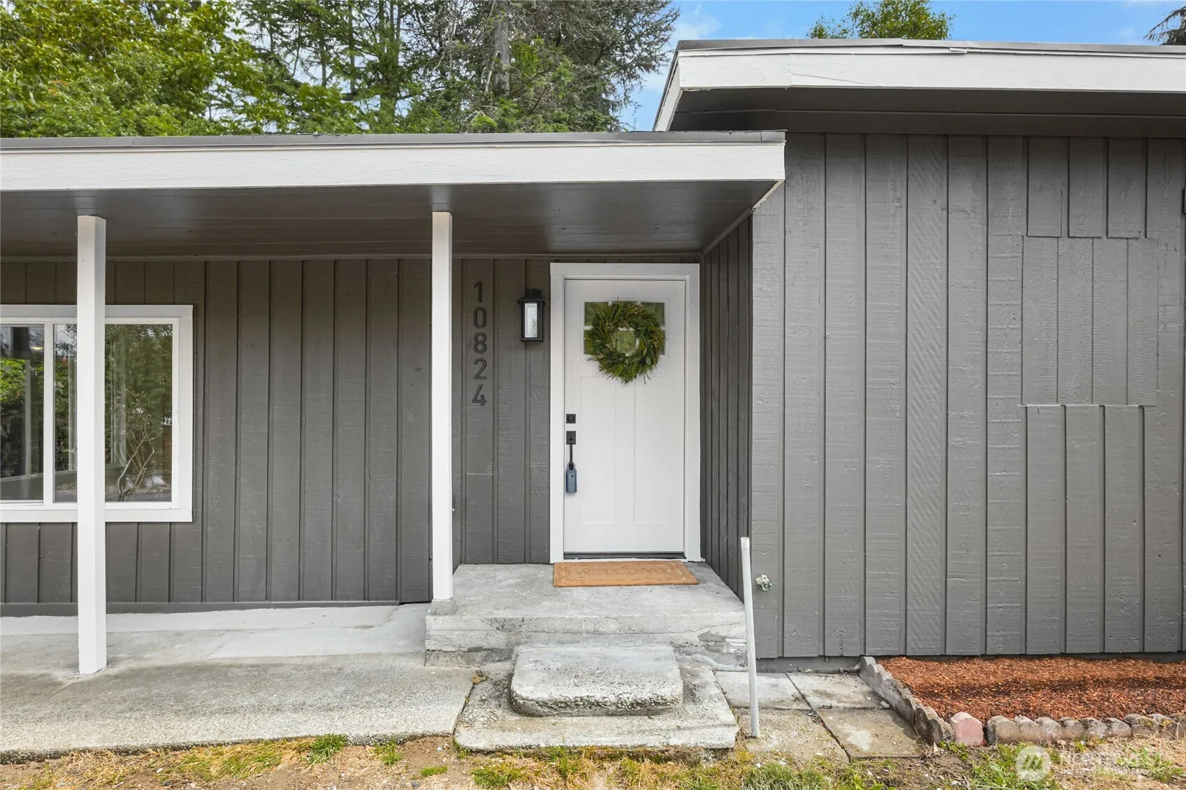 Property photo for 10824 4th Avenue S, Seattle photo 2