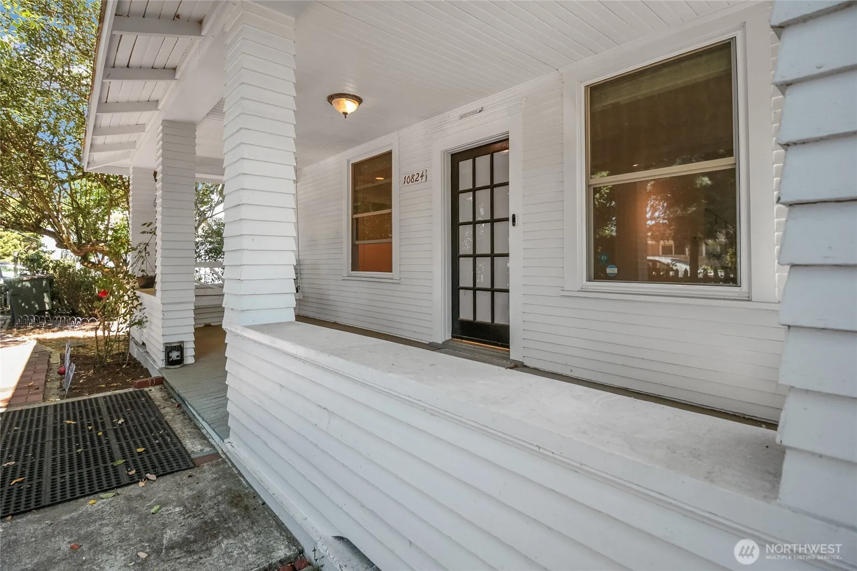 Property photo for 10824 53rd Avenue S, Seattle photo 3