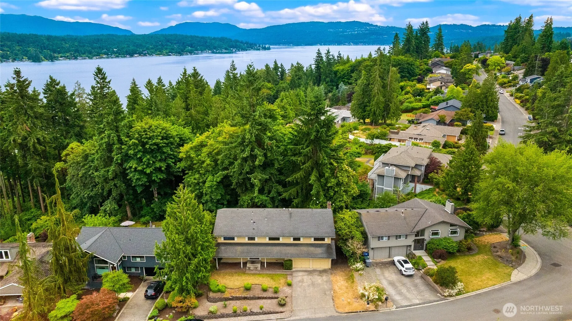 Property photo for 18513 Ne 19th Place, Bellevue