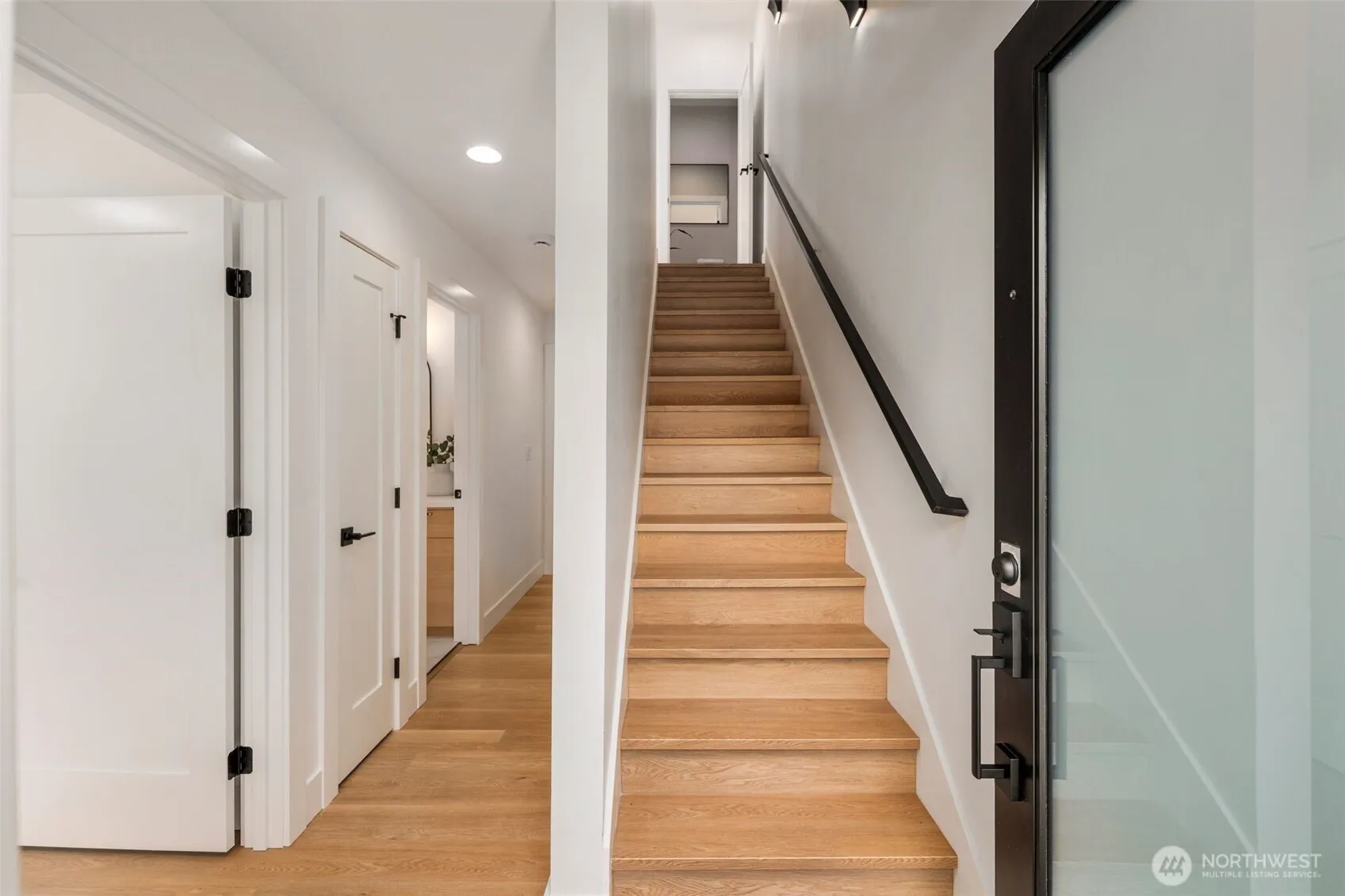 Property photo for 931 N 92nd Street #b, Seattle photo 3