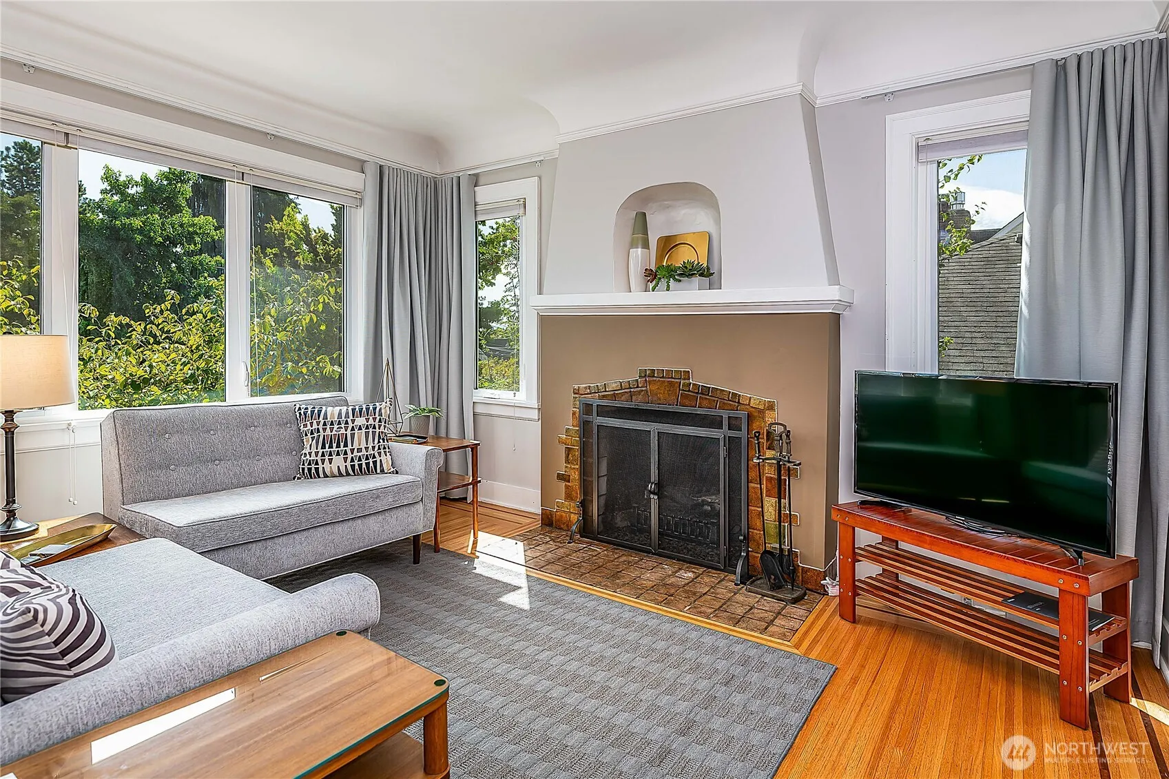 Property photo for 8233 16th Avenue Ne, Seattle photo 4