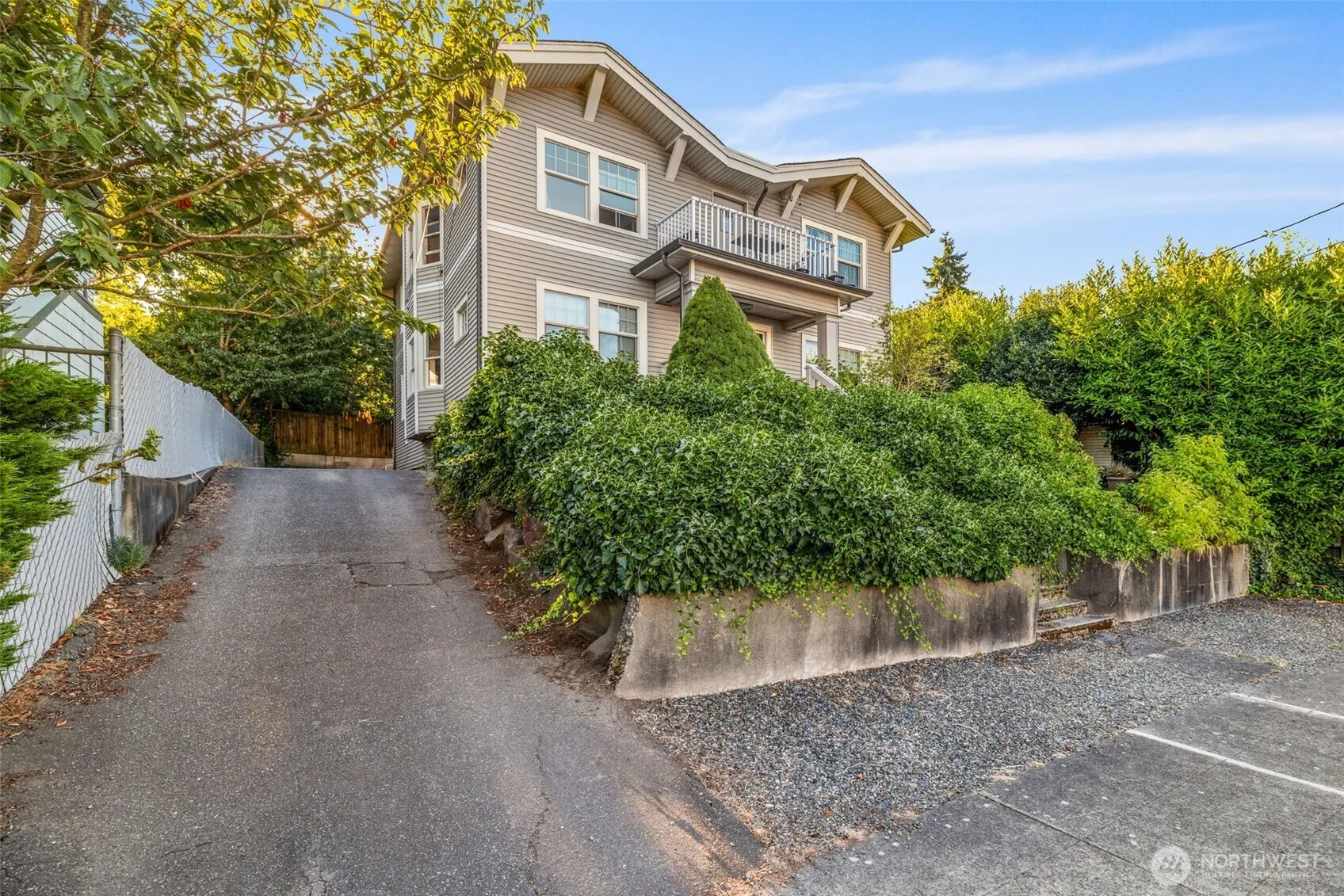 Property photo for 4322 5th Avenue Nw, Seattle photo 2