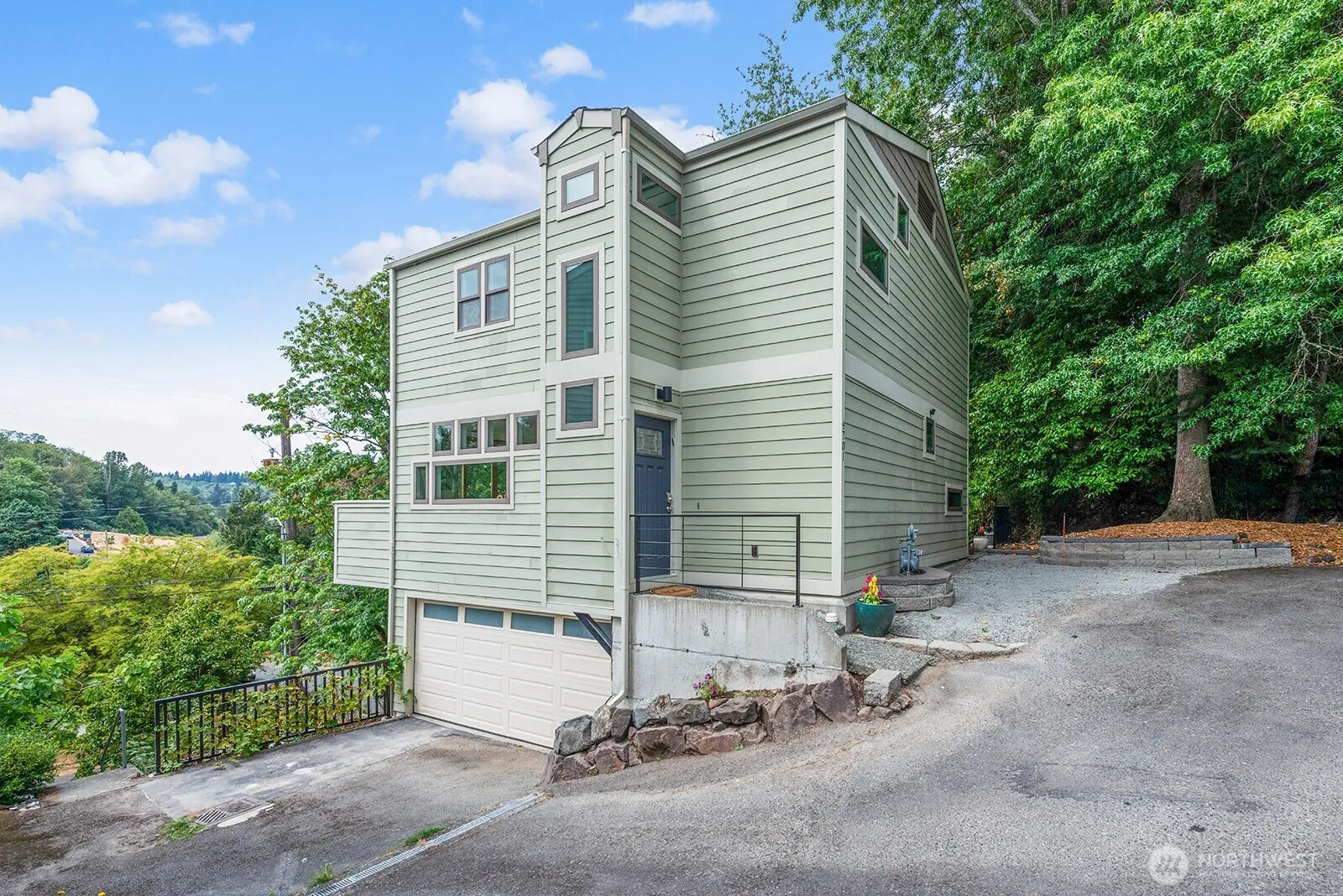 Property photo for 4701 S Snoqualmie St, Seattle photo 2