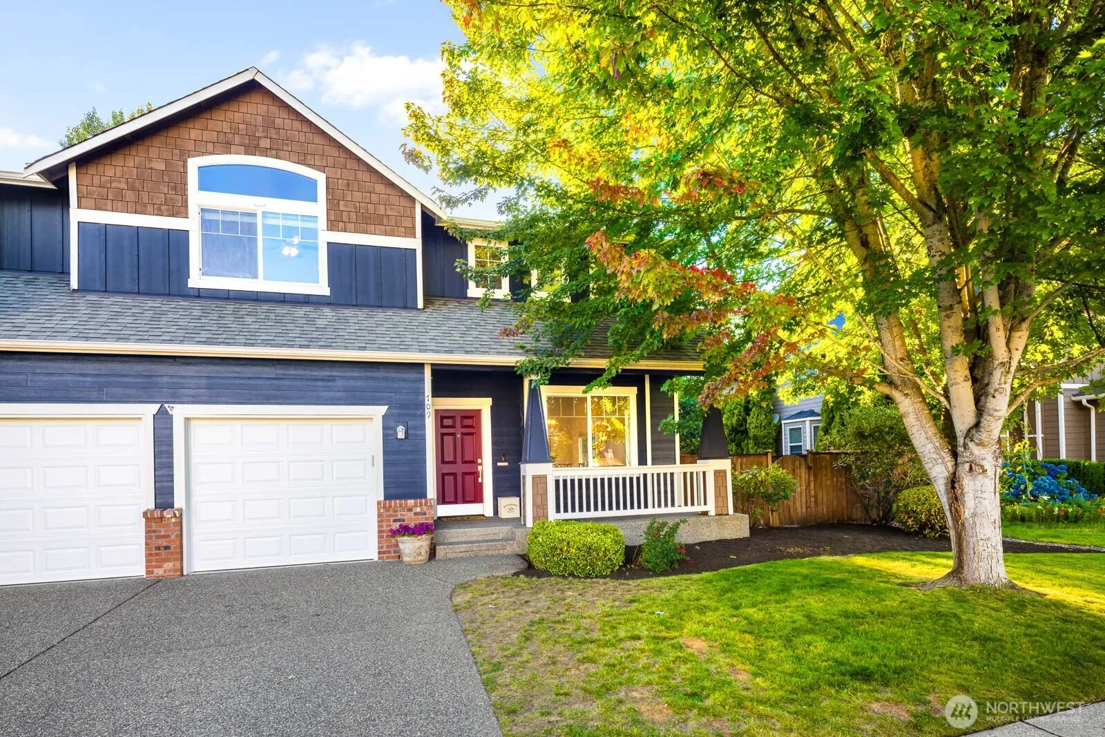 Property photo for 709 Rosario Place Ne, Renton photo 2