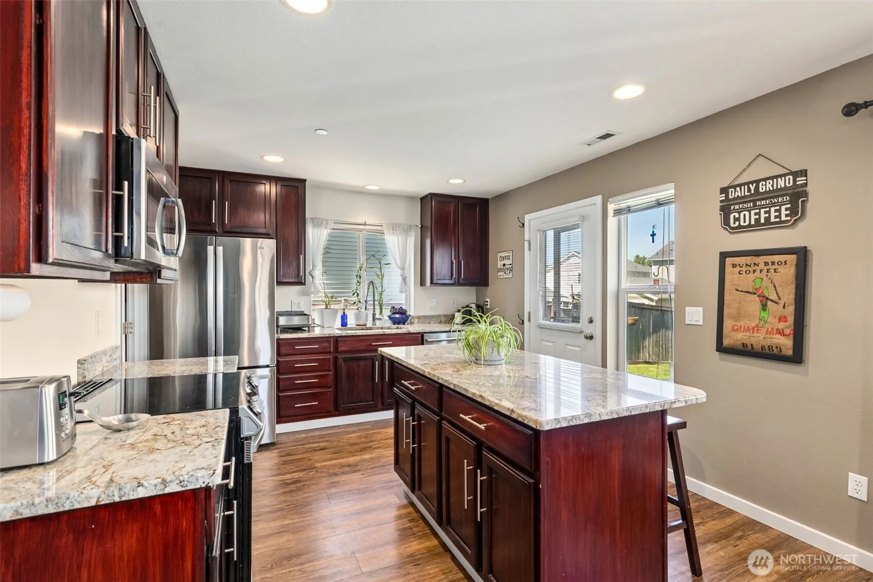 Property photo for 1718 Brown Avenue, Dupont photo 2