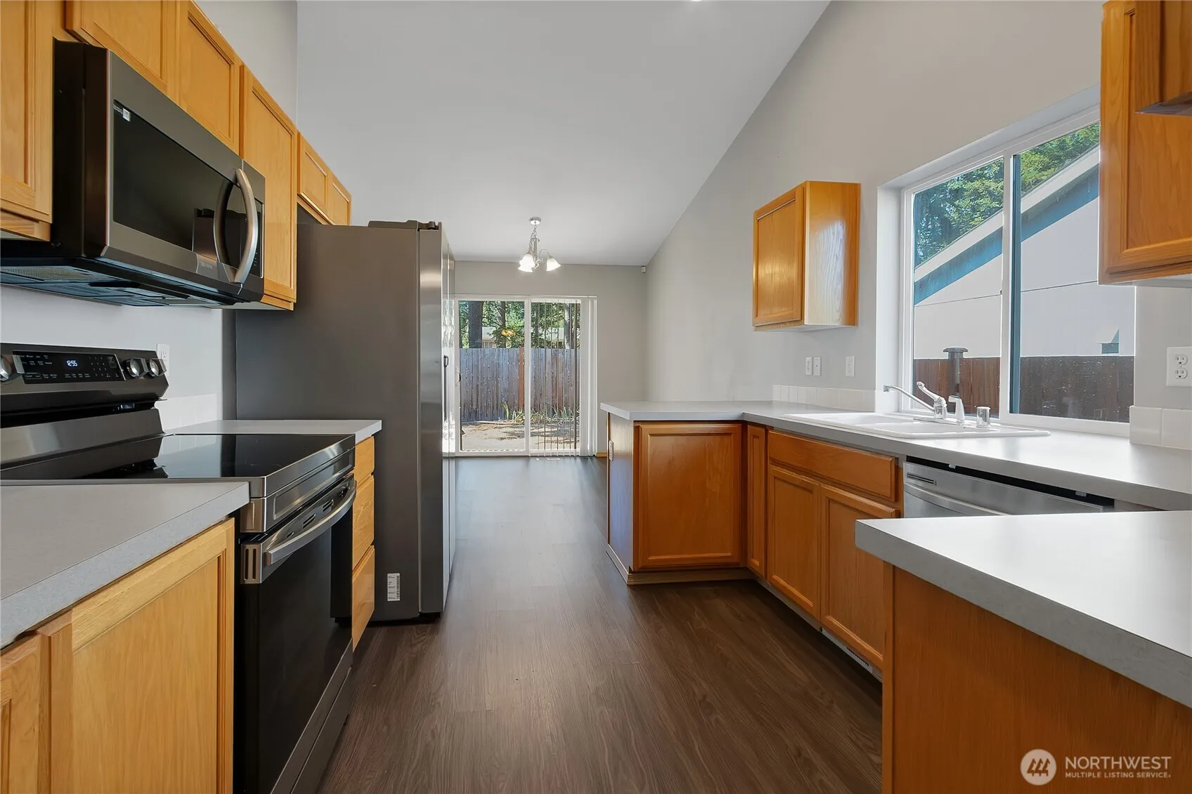 Property photo for 18414 39th Avenue E, Tacoma photo 3