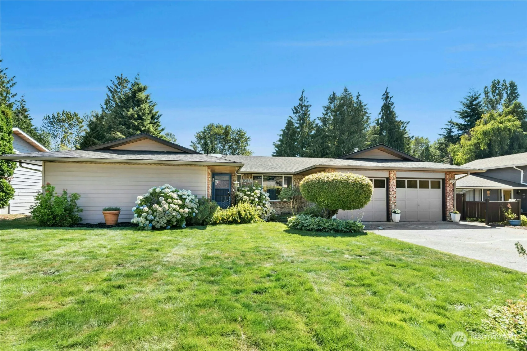 Property photo for 9215 10th Avenue Ne, Everett photo 2