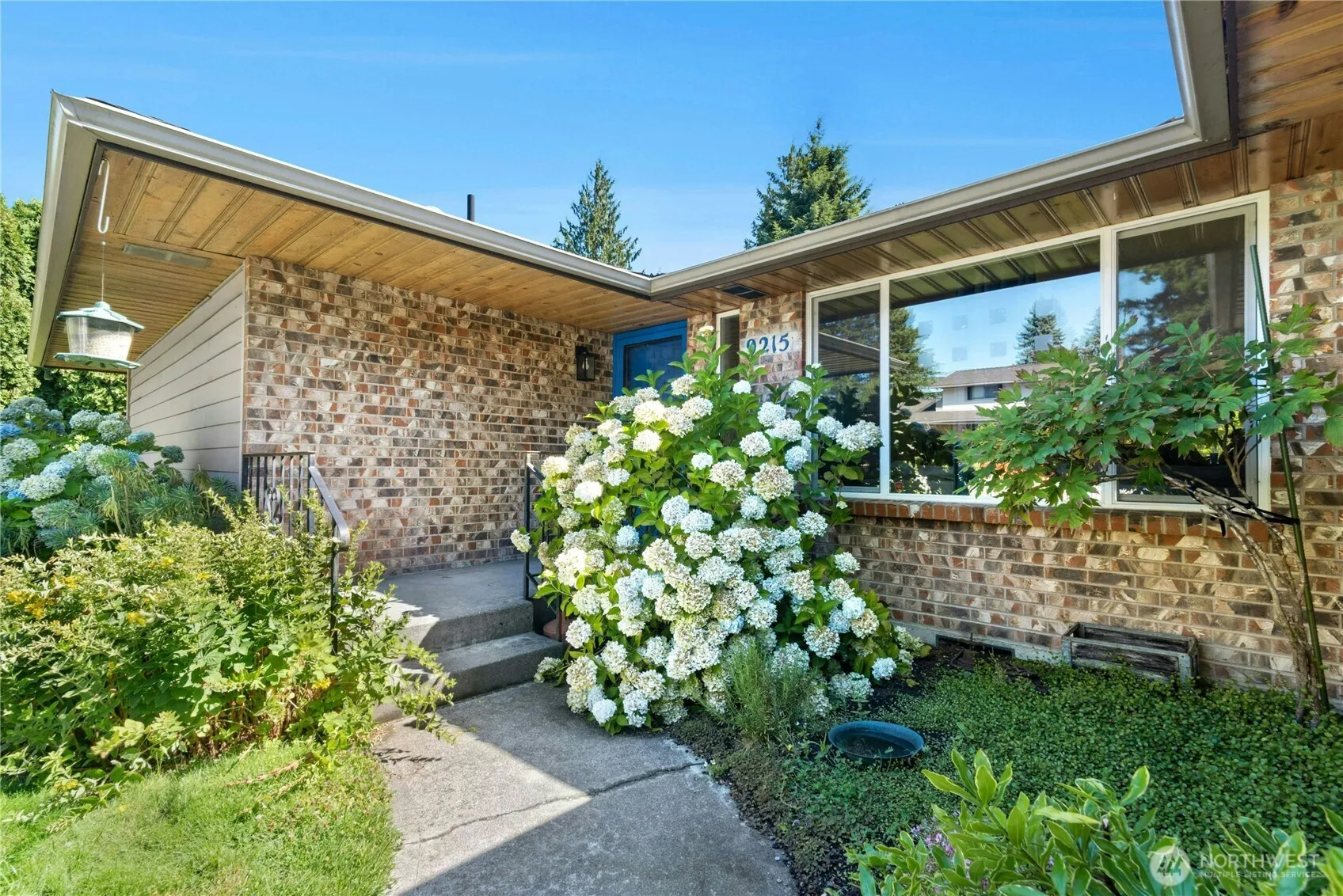 Property photo for 9215 10th Avenue Ne, Everett photo 3