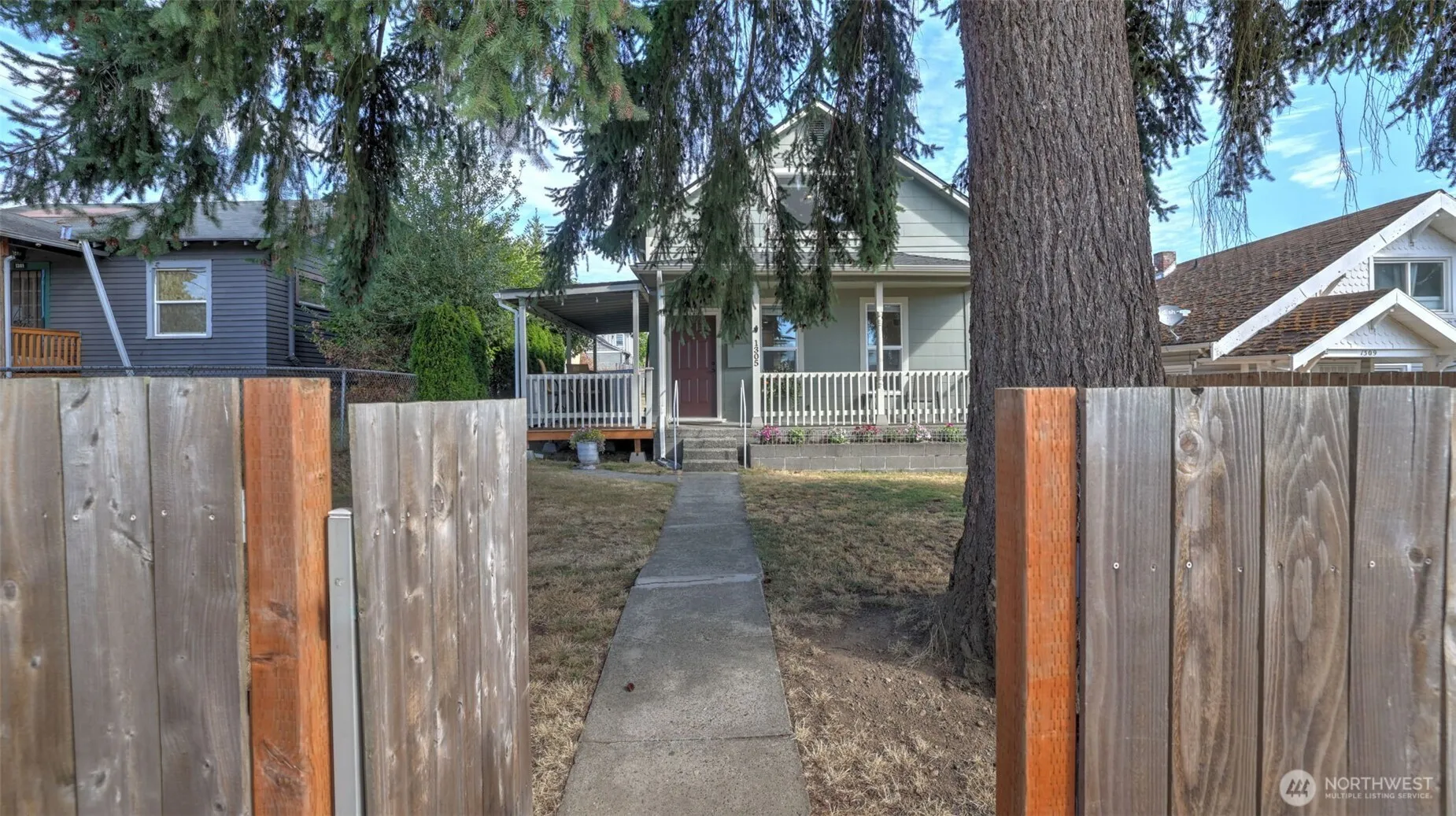 Property photo for 1305 E Fairbanks Street, Tacoma photo 2