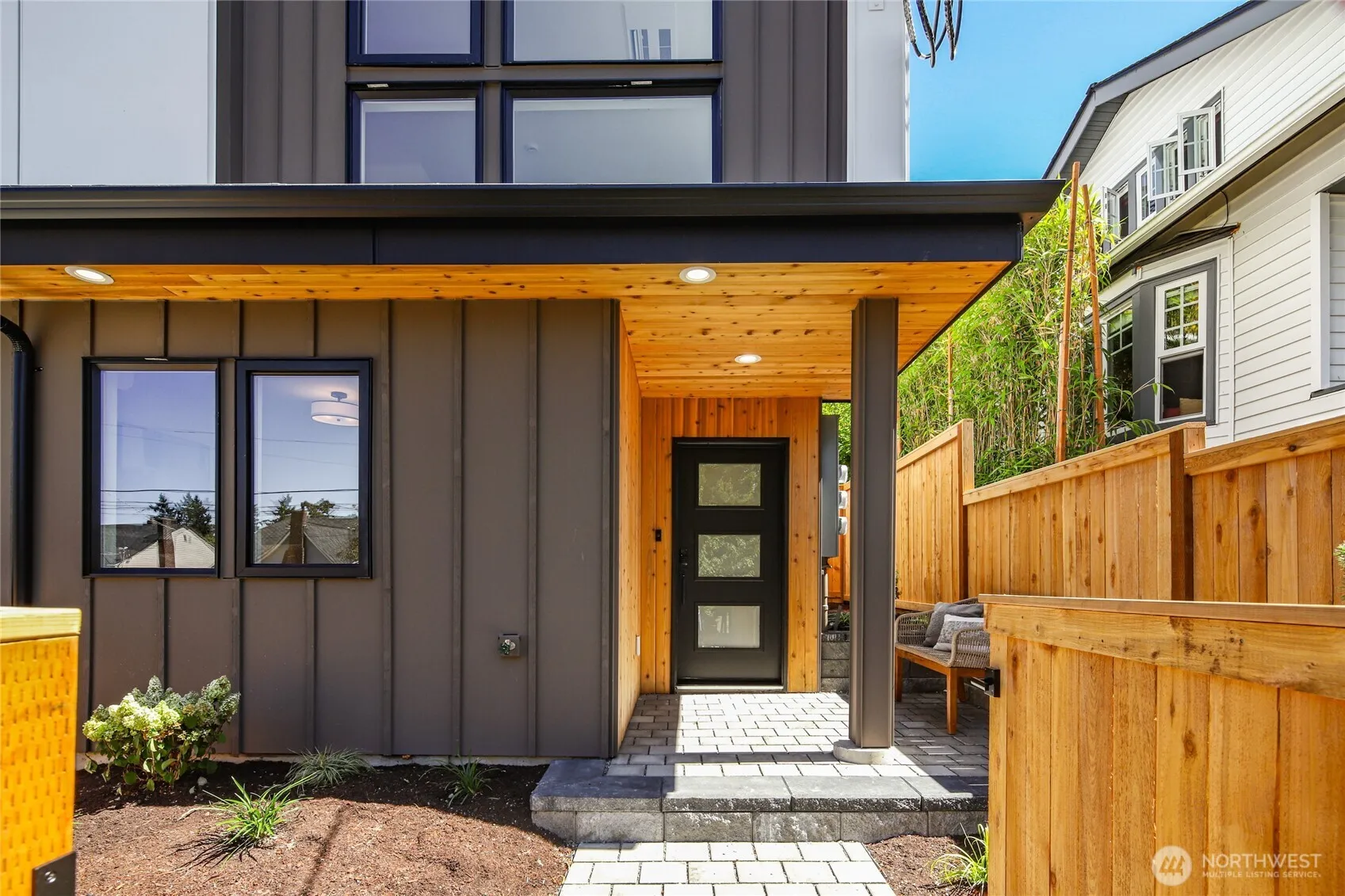 Property photo for 2746 38th Avenue Sw, Seattle photo 2