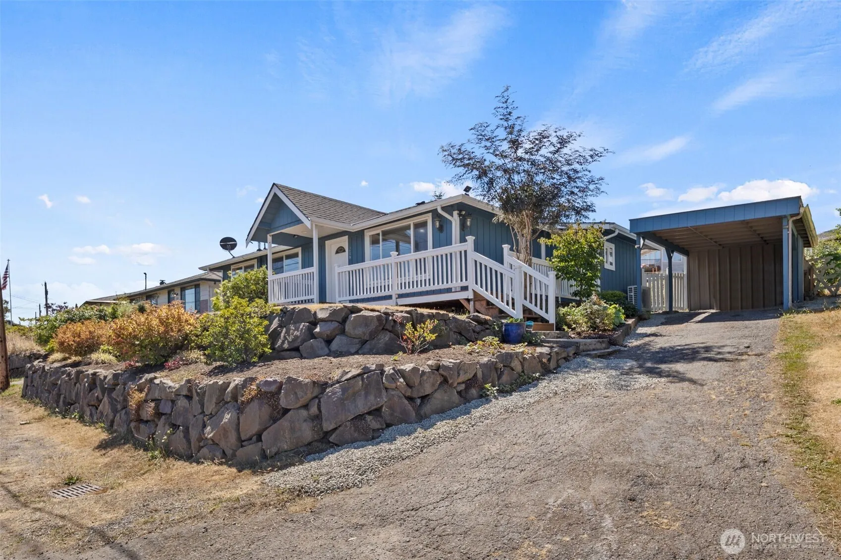 Property photo for 216 Bridge Way, Everett photo 2