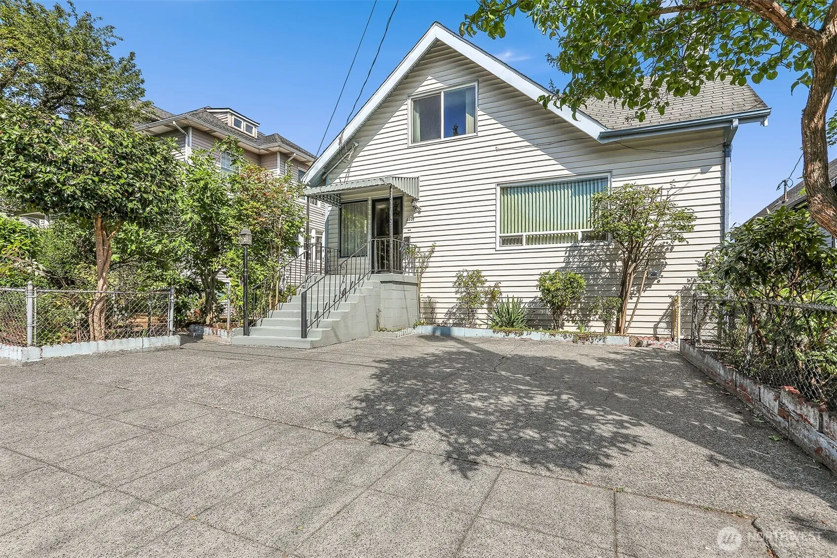 Property photo for 4022 Woodland Park Avenue N, Seattle