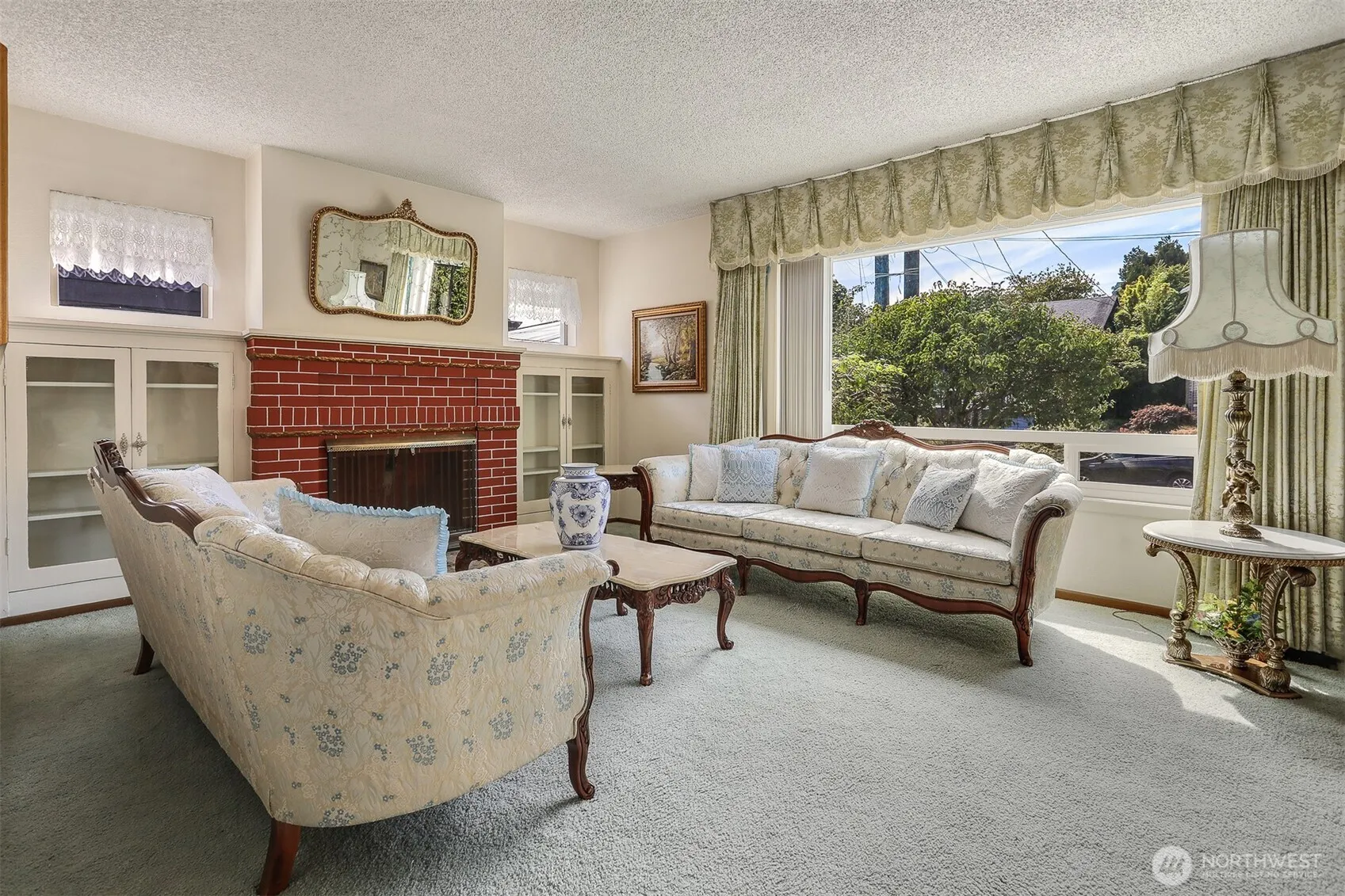Property photo for 4022 Woodland Park Avenue N, Seattle photo 4
