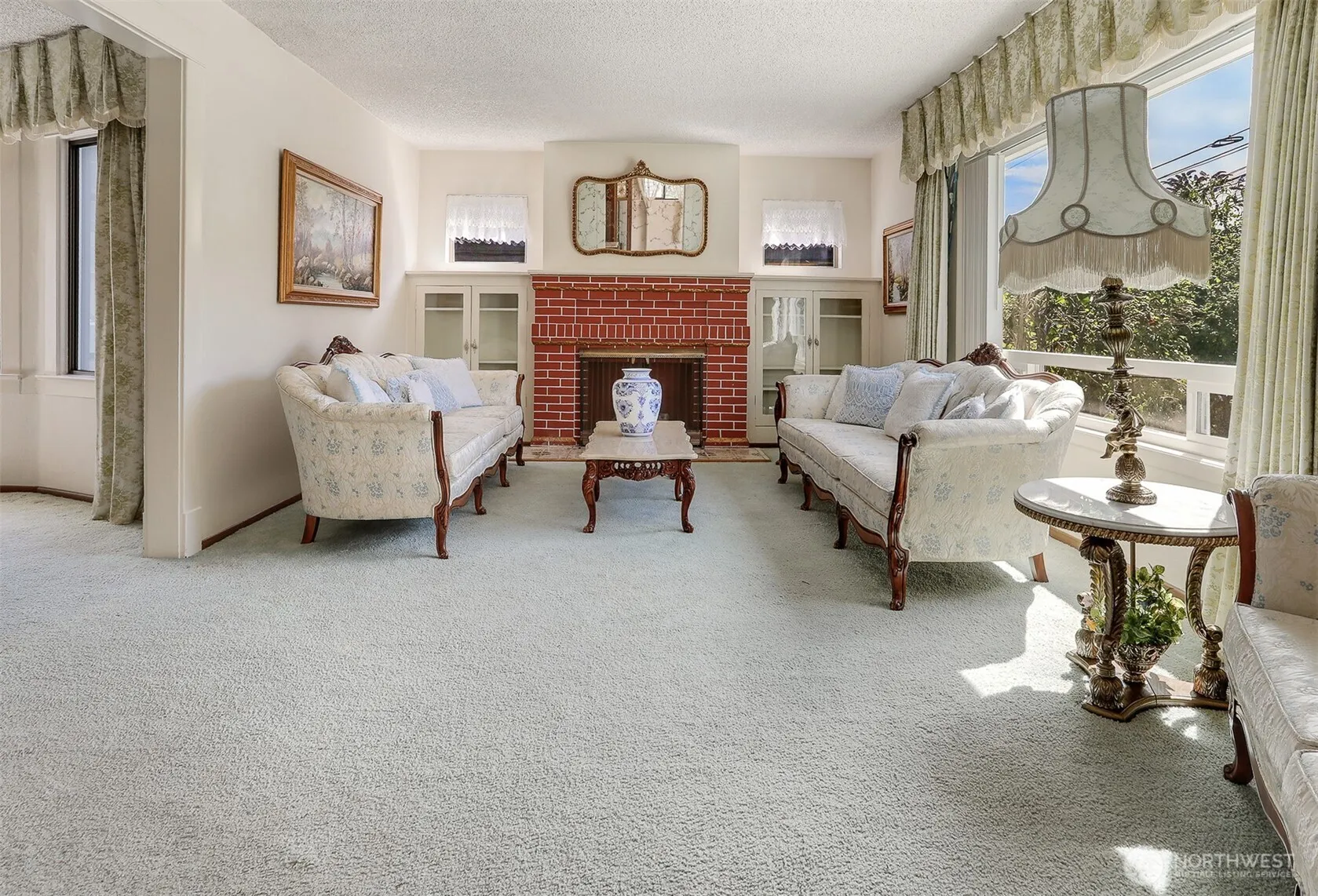 Property photo for 4022 Woodland Park Avenue N, Seattle photo 3