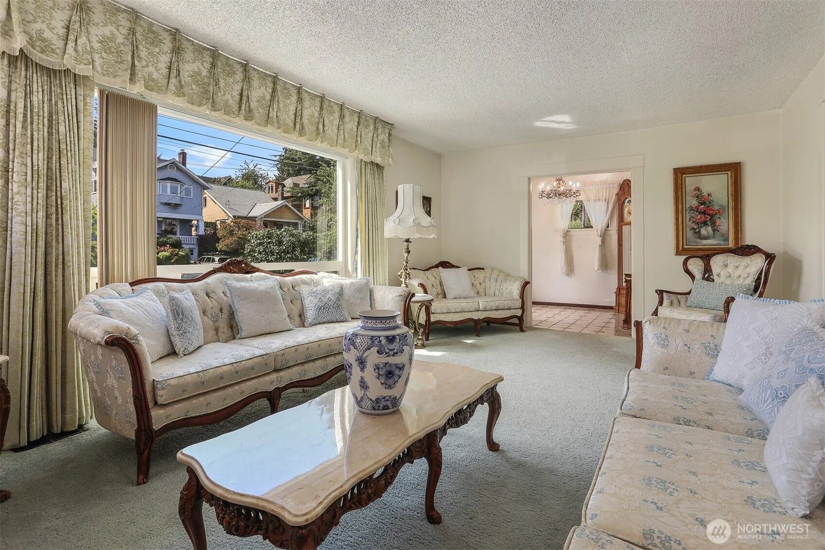 Property photo for 4022 Woodland Park Avenue N, Seattle photo 5