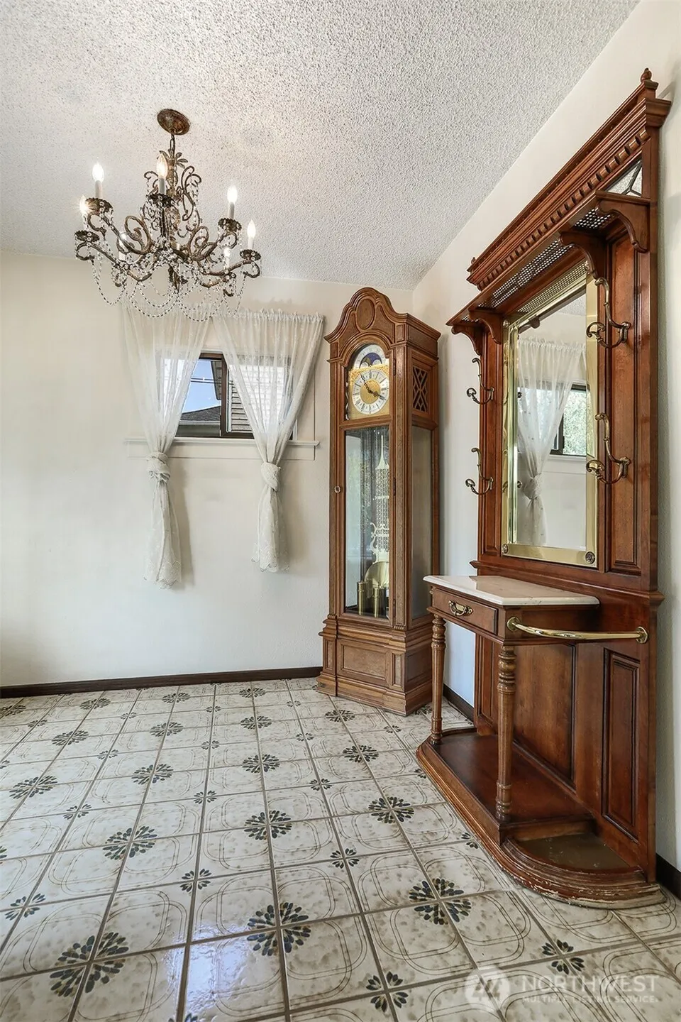 Property photo for 4022 Woodland Park Avenue N, Seattle photo 2