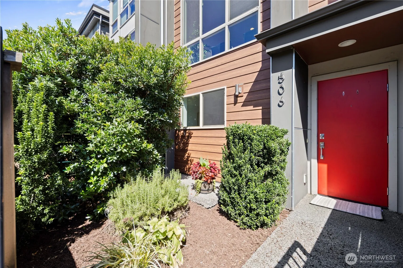 Property photo for 506 N 105th Street, Seattle photo 2
