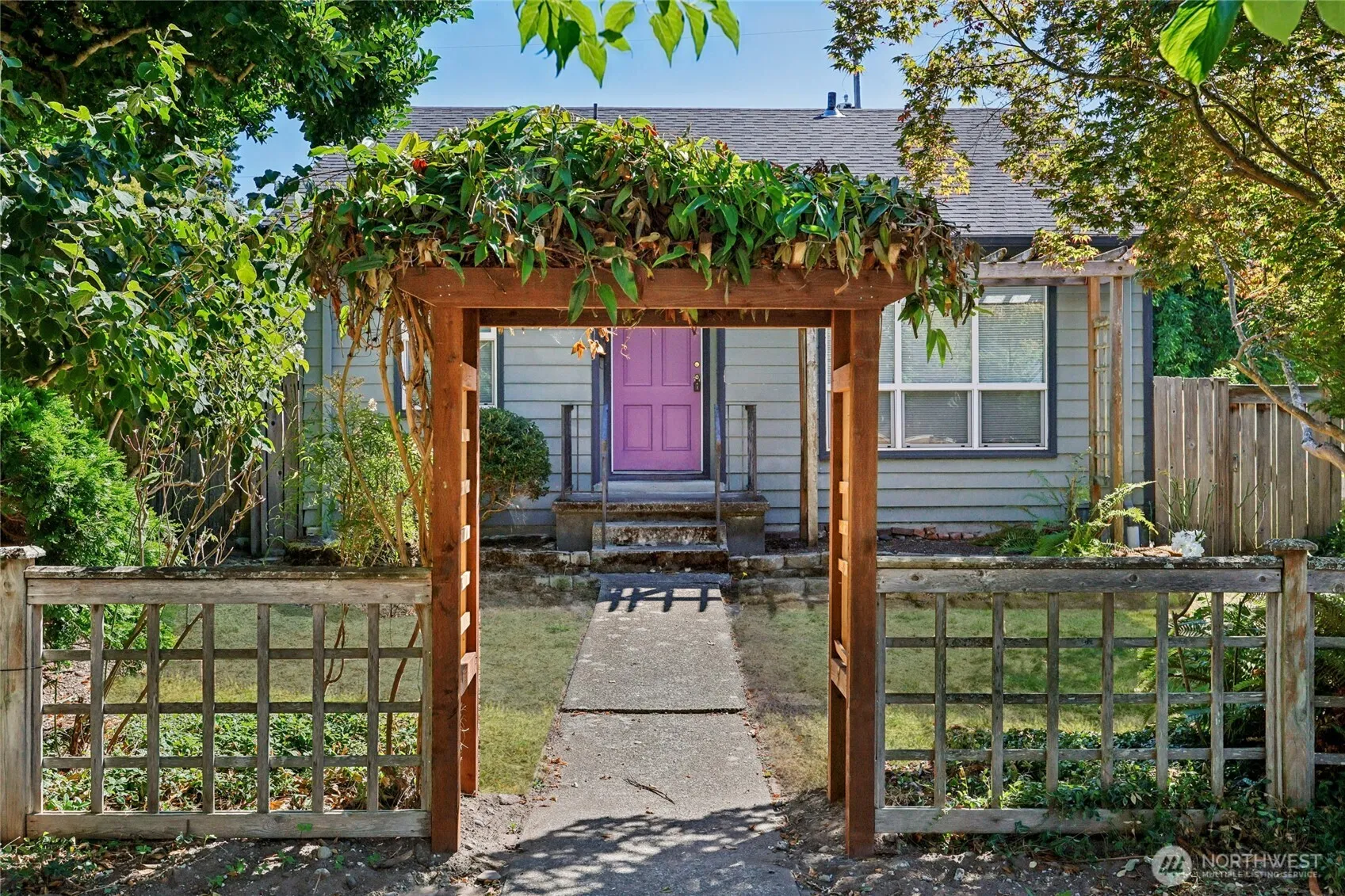 Property photo for 6046 46th Avenue Sw, Seattle photo 2