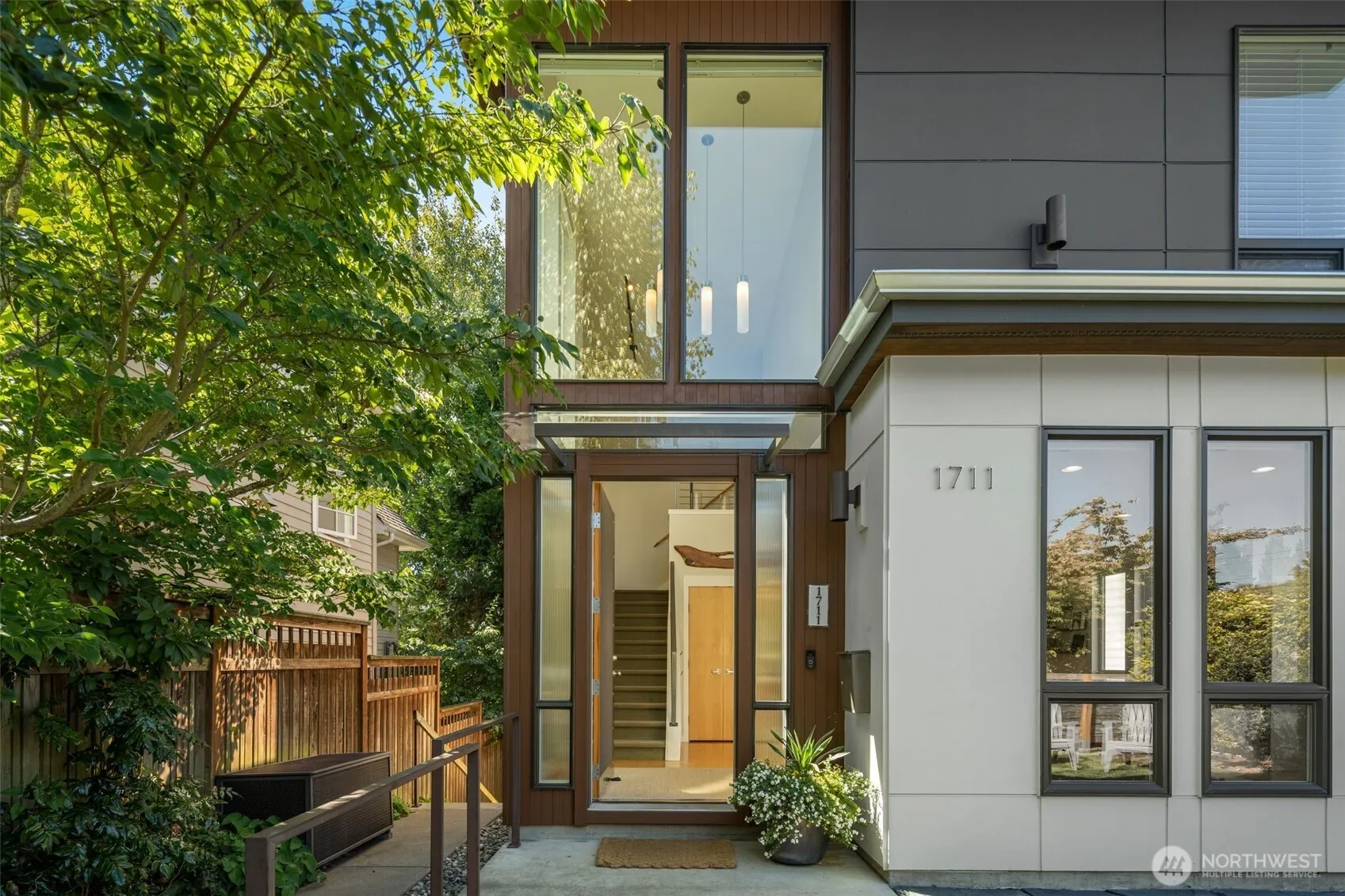 Property photo for 1711 44th Avenue Sw, Seattle photo 2