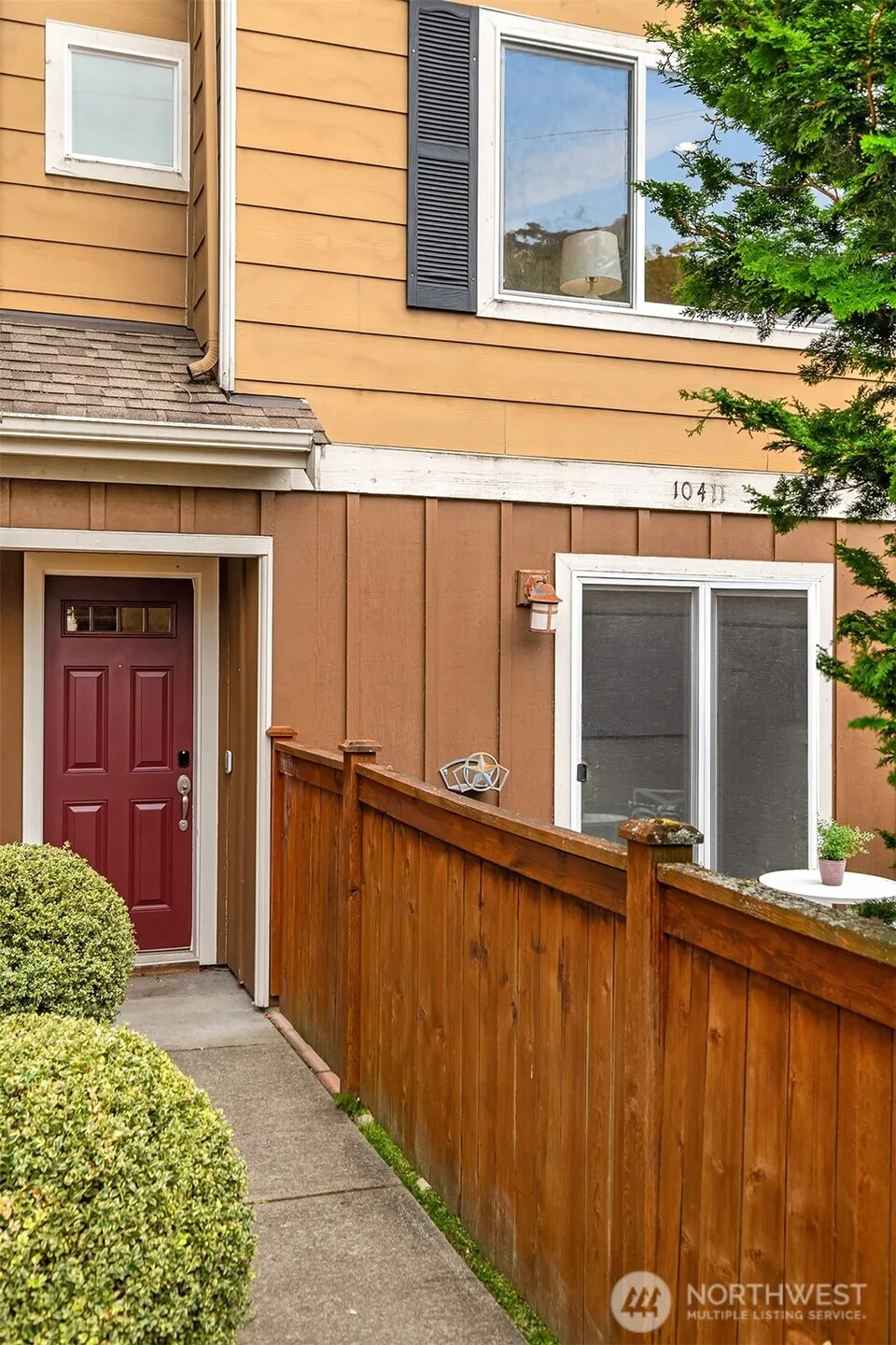 Property photo for 10411 Alderbrook Place Nw, Seattle photo 2