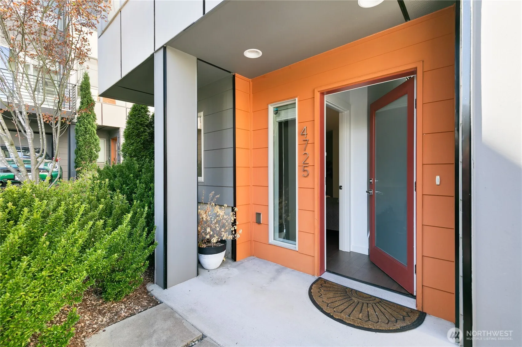 Property photo for 4725 35th Avenue S, Seattle photo 2