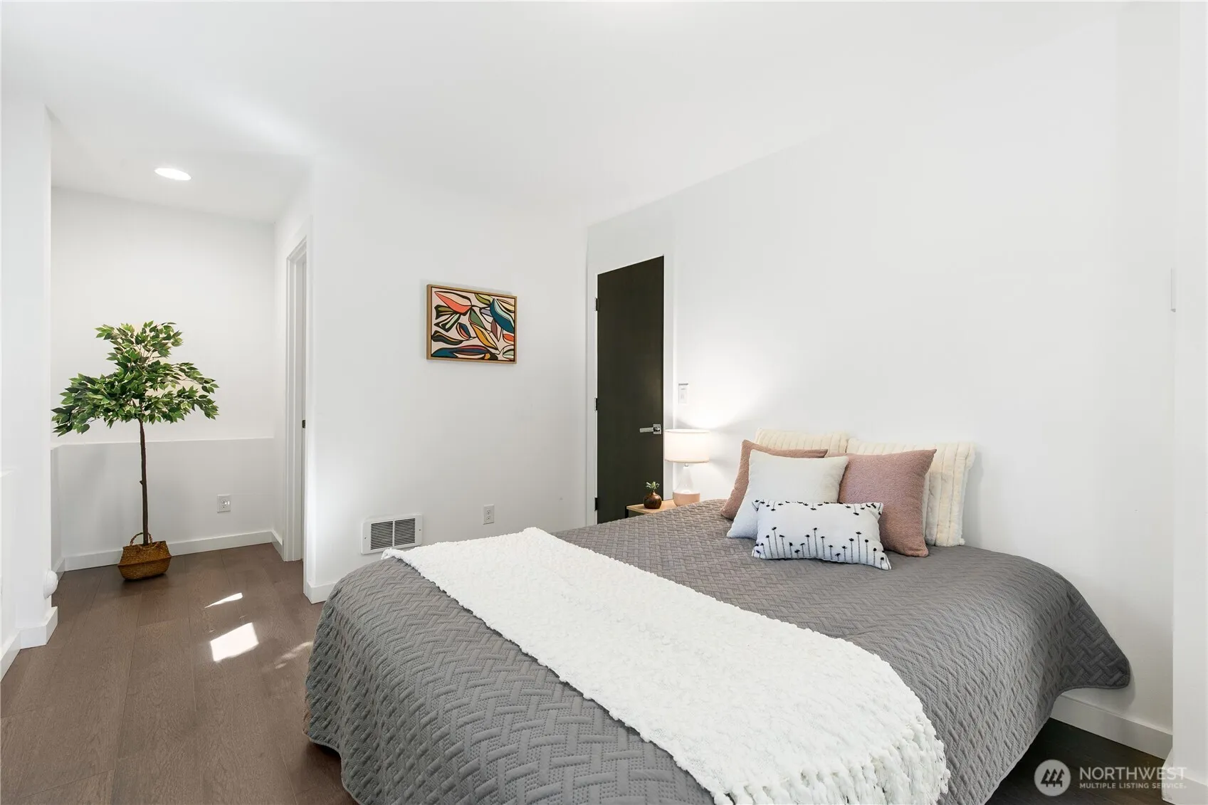 Property photo for 4725 35th Avenue S, Seattle photo 4