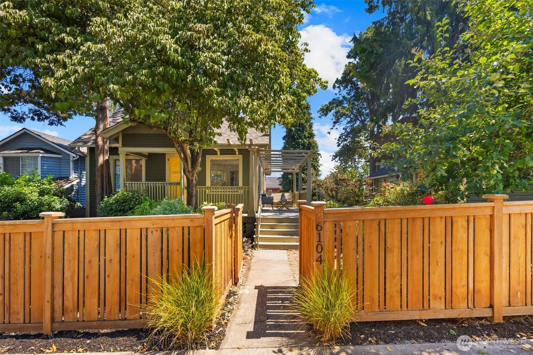 Property photo for 6104 Latona Avenue Ne, Seattle photo 4