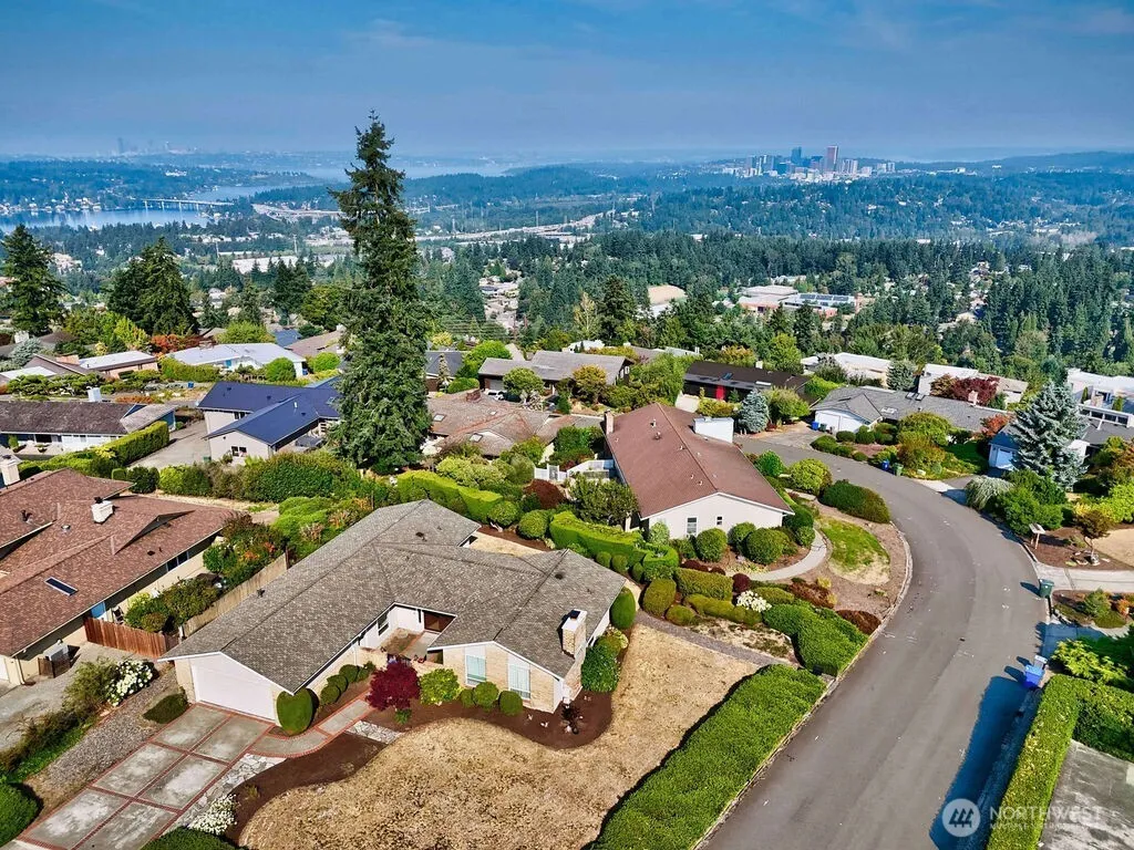 Property photo for 4451 141st Avenue Se, Bellevue photo 2